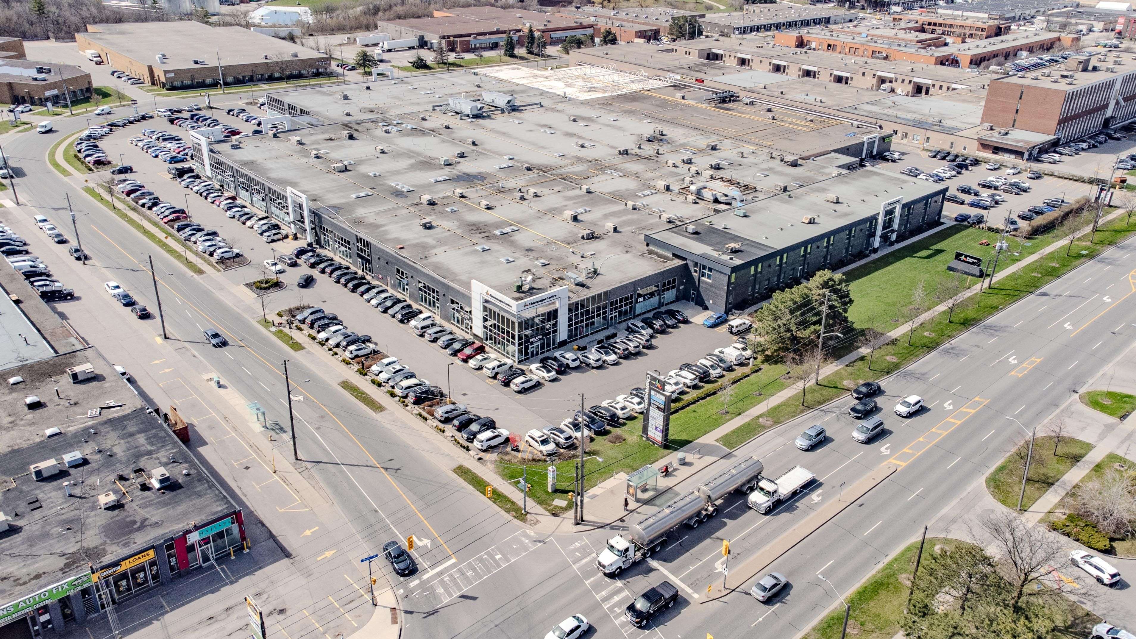 Toronto W05, ON M3J 0K2,2 Champagne DR #B7