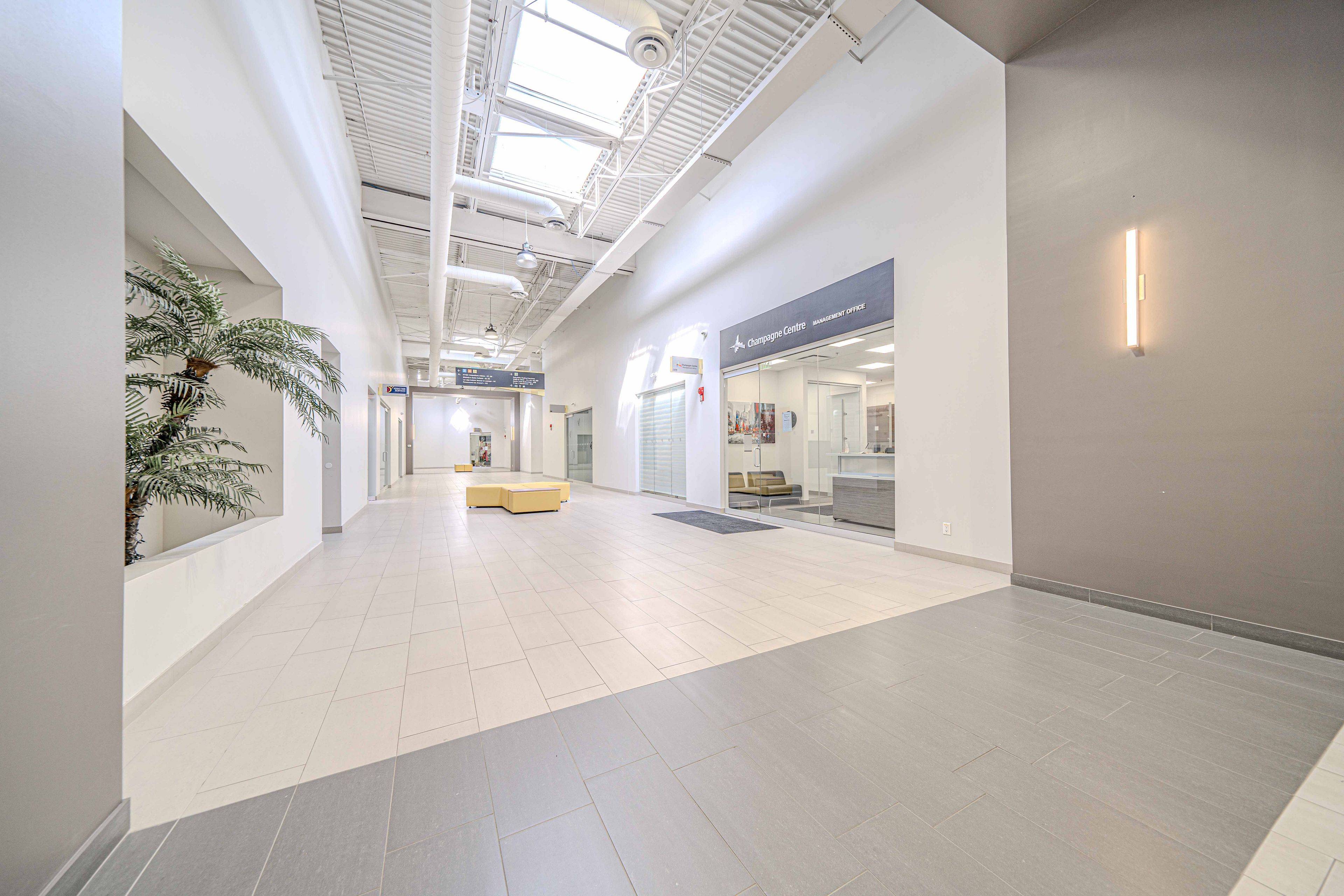 Toronto W05, ON M3J 0K2,2 Champagne DR #B7