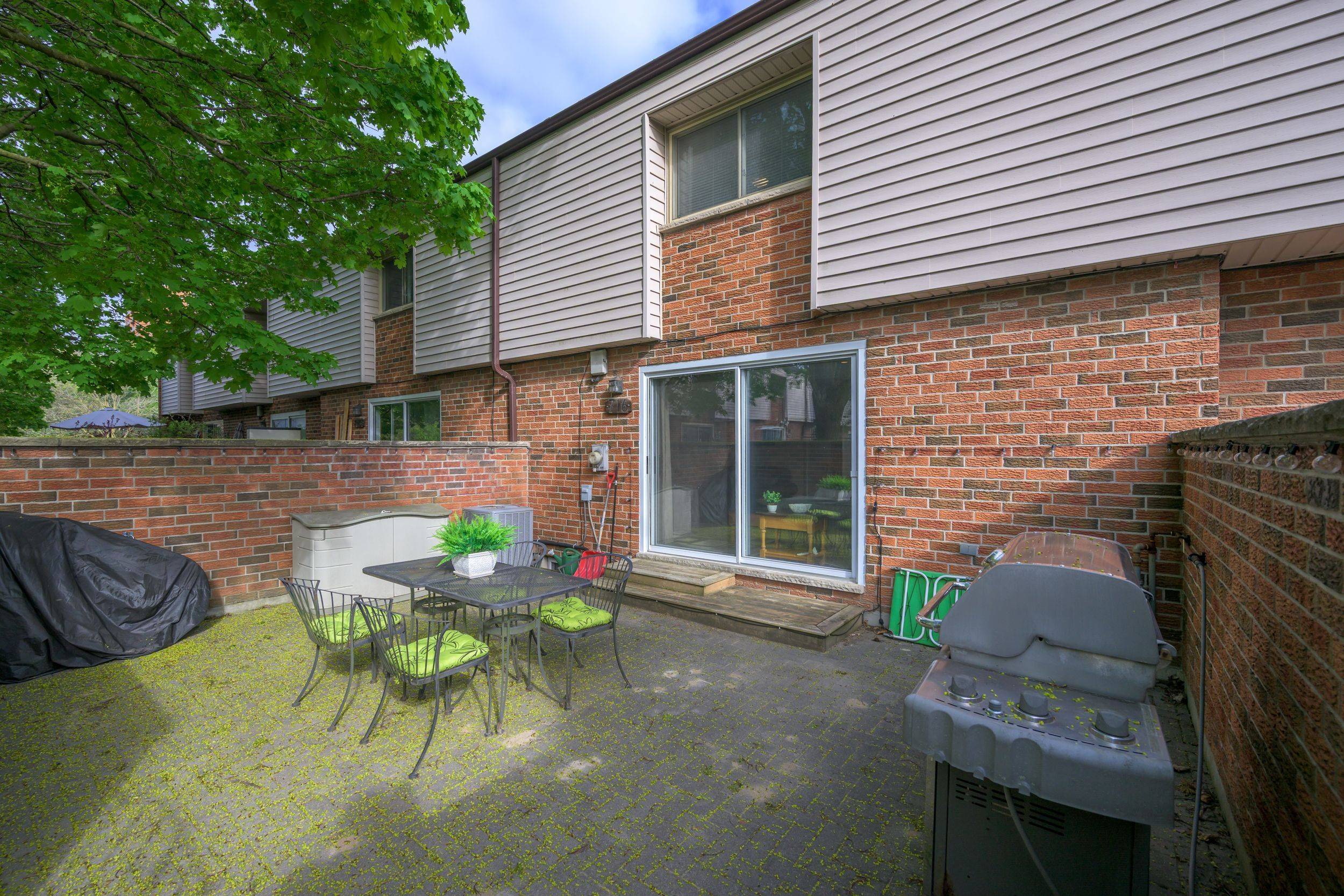 London North, ON N5X 2B9,716 Fanshawe Park RD E