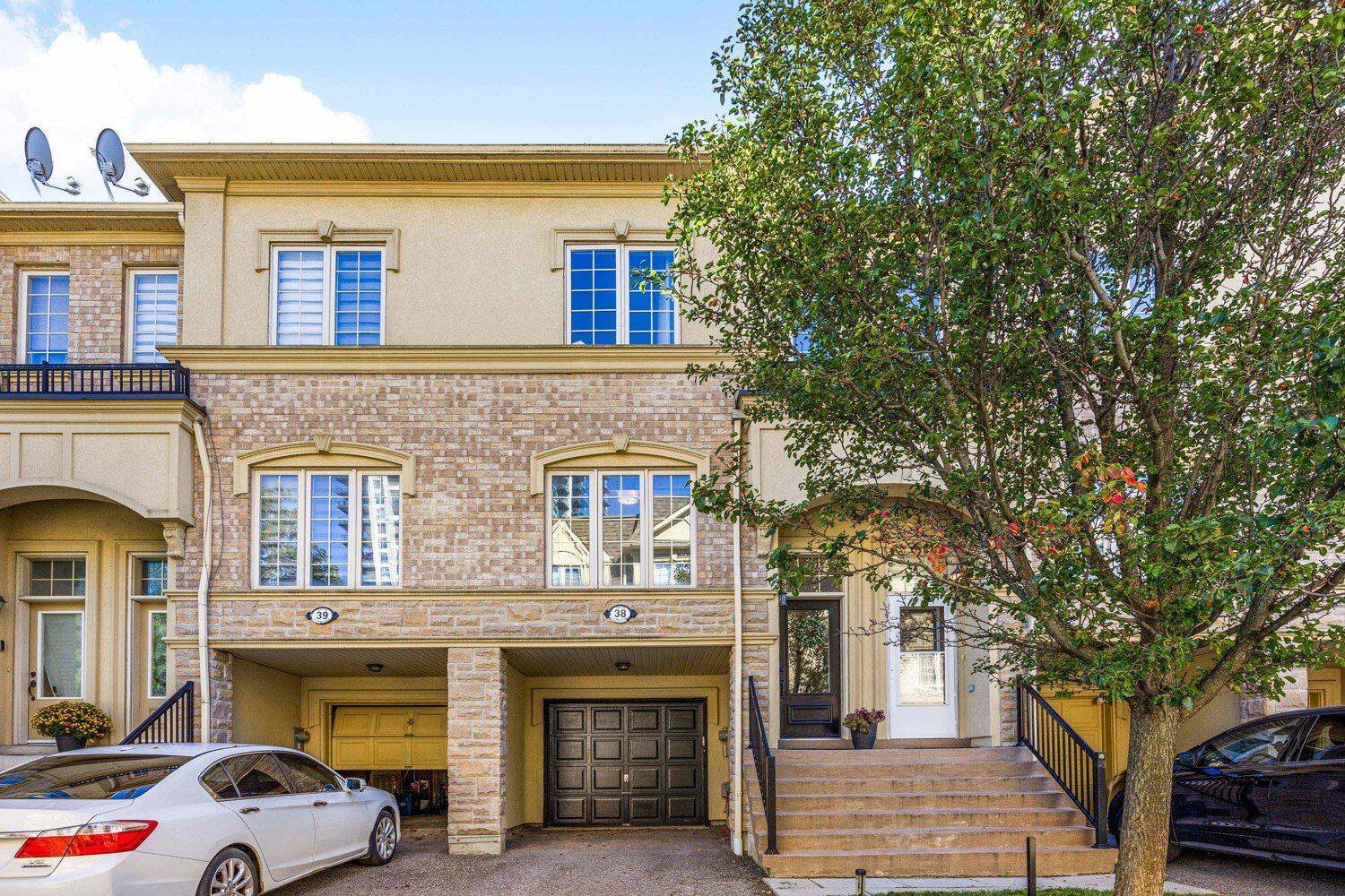 Pickering, ON L1W 0A2,1250 St Martins DR ##38