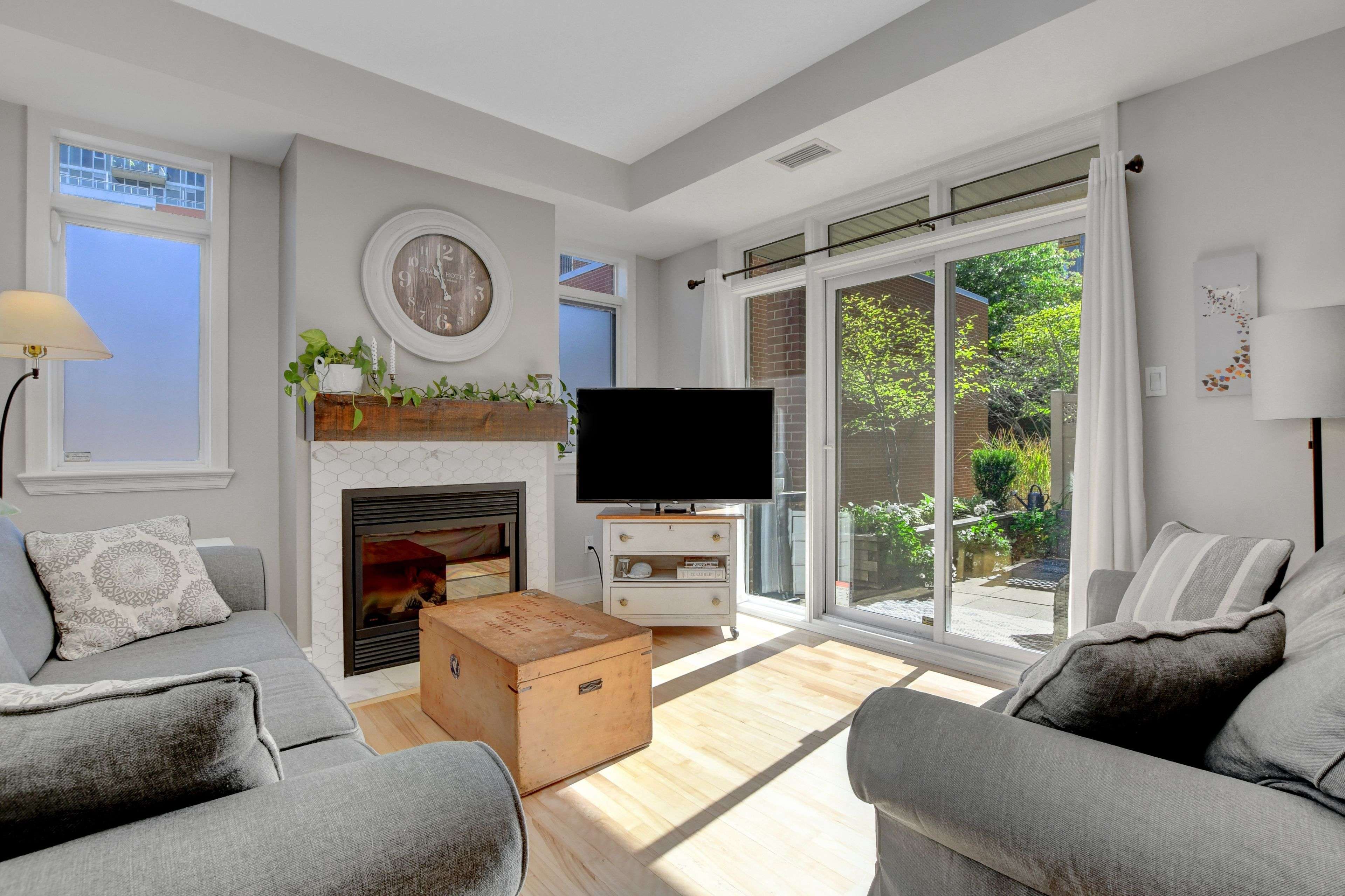 Ottawa Centre, ON K2P 1A6,400 Mcleod ST #102