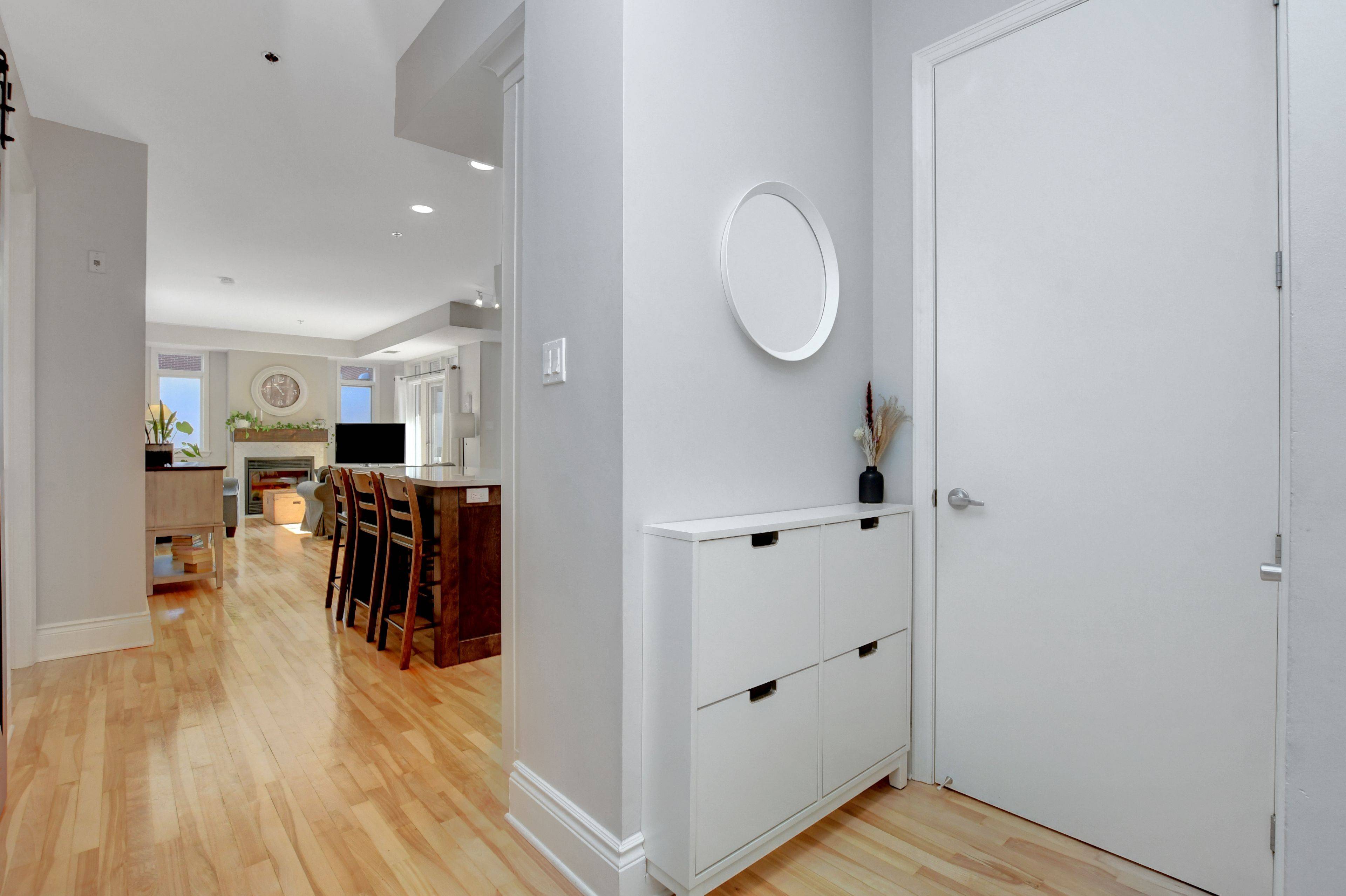 Ottawa Centre, ON K2P 1A6,400 Mcleod ST #102