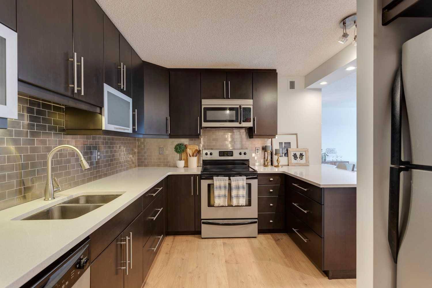 1011 12 AVE SW #804, Calgary, AB T2R 0J5