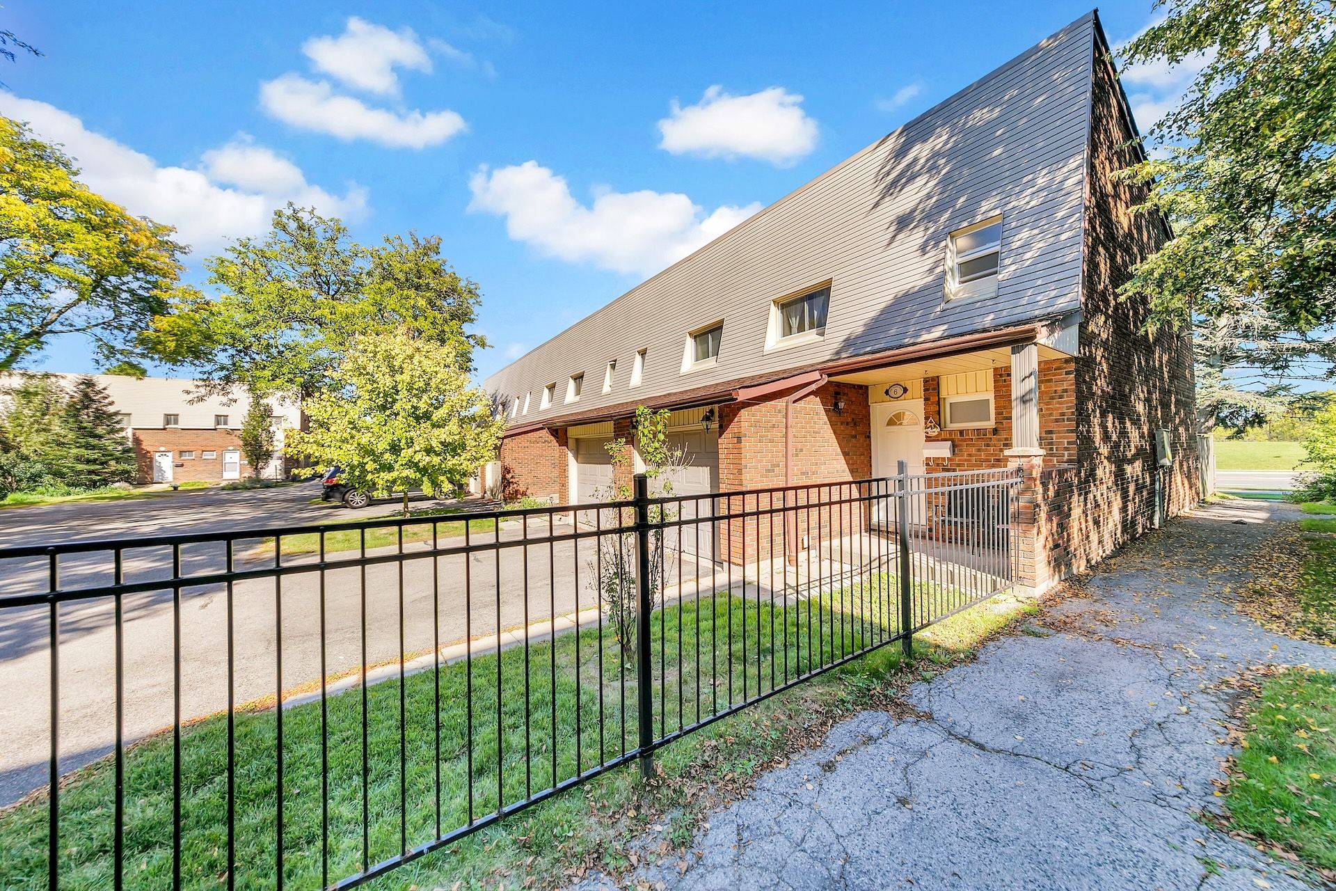 Hamilton, ON L9B 1R6,1460 Garth ST W #6