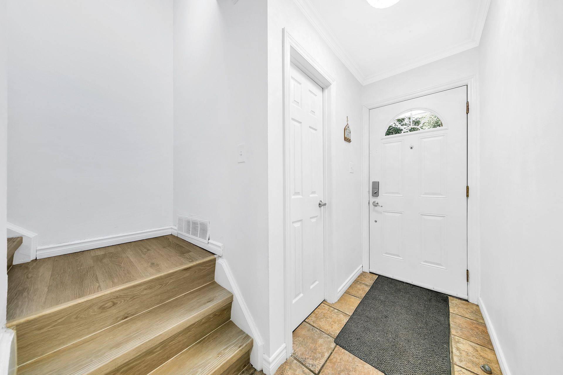 Hamilton, ON L9B 1R6,1460 Garth ST W #6