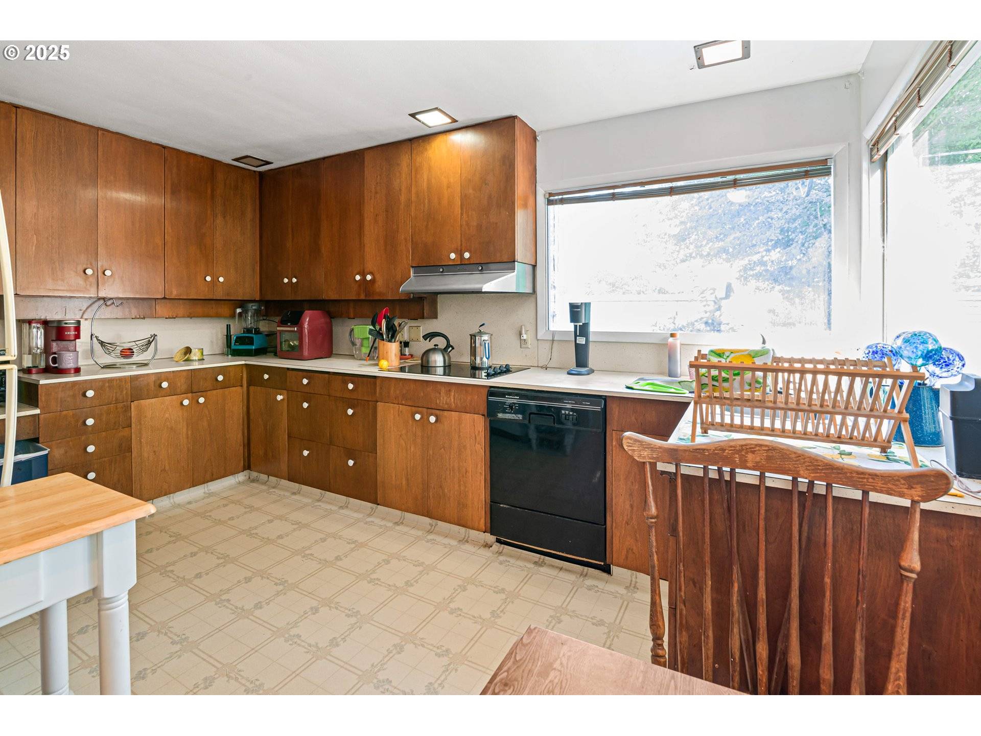 Salem, OR 97301,220 24TH ST