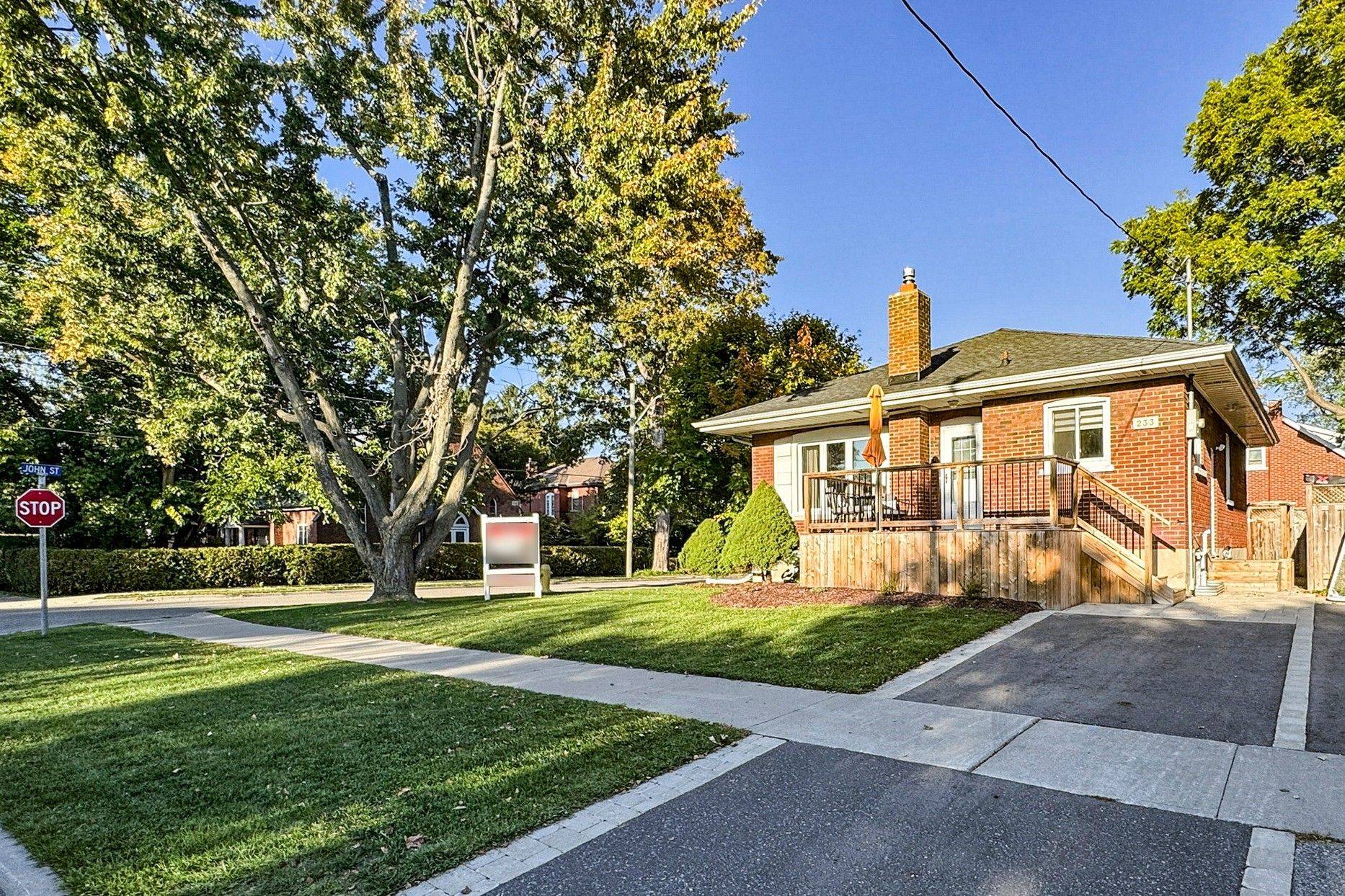 Whitby, ON L1N 5G1,233 Palace ST