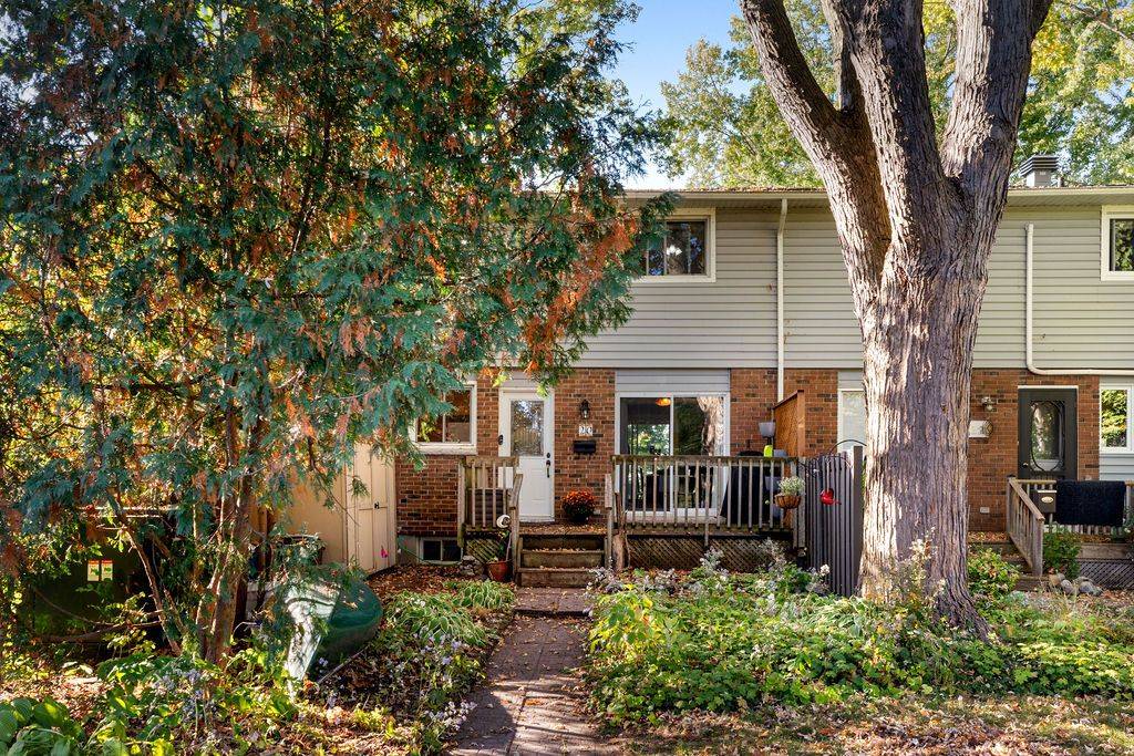 Britannia - Lincoln Heights And Area, ON K2B 8B2,20 Kempster AVE #3