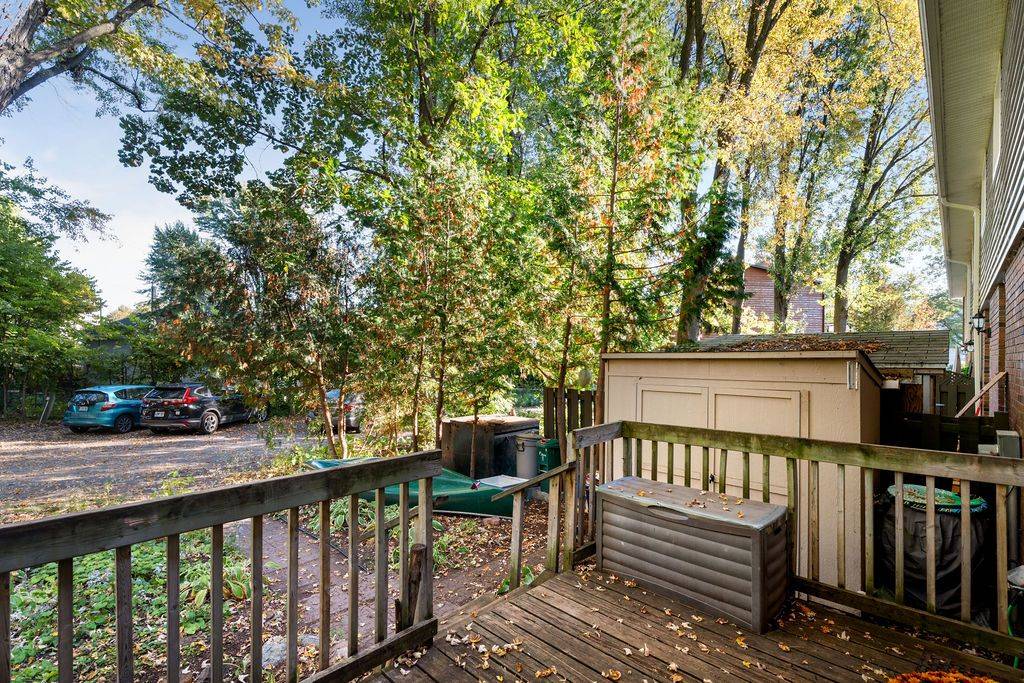 Britannia - Lincoln Heights And Area, ON K2B 8B2,20 Kempster AVE #3