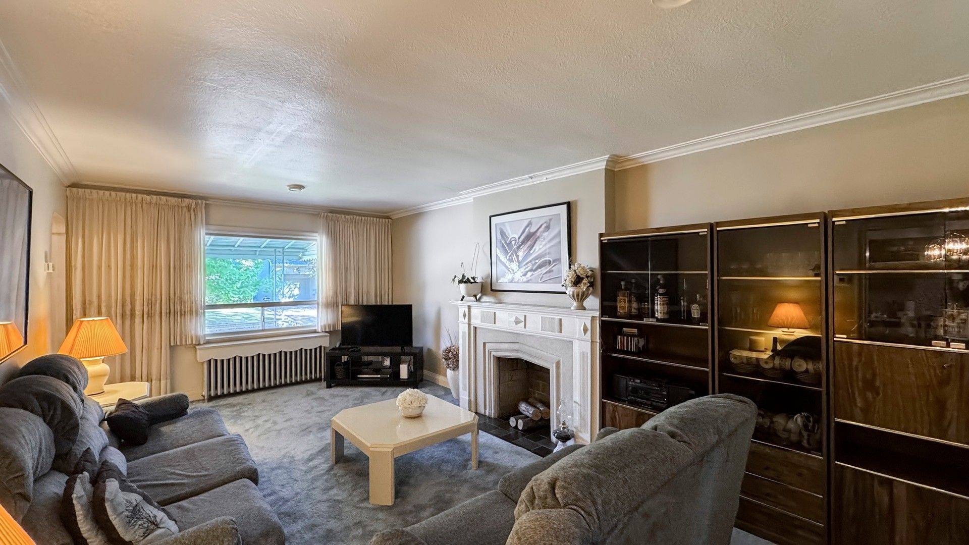 Toronto C06, ON M3H 4A4,325 Waterloo AVE