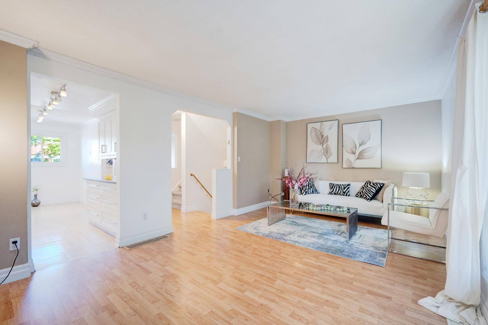 Mississauga, ON L5J 4B2,915 Inverhouse DR #UNIT 42