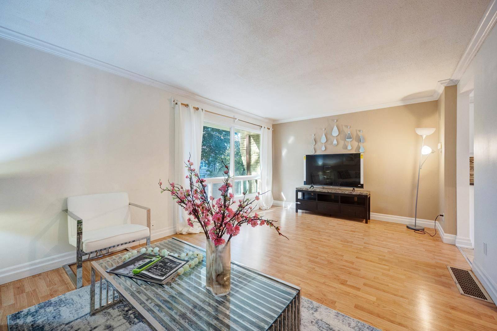 Mississauga, ON L5J 4B2,915 Inverhouse DR #UNIT 42