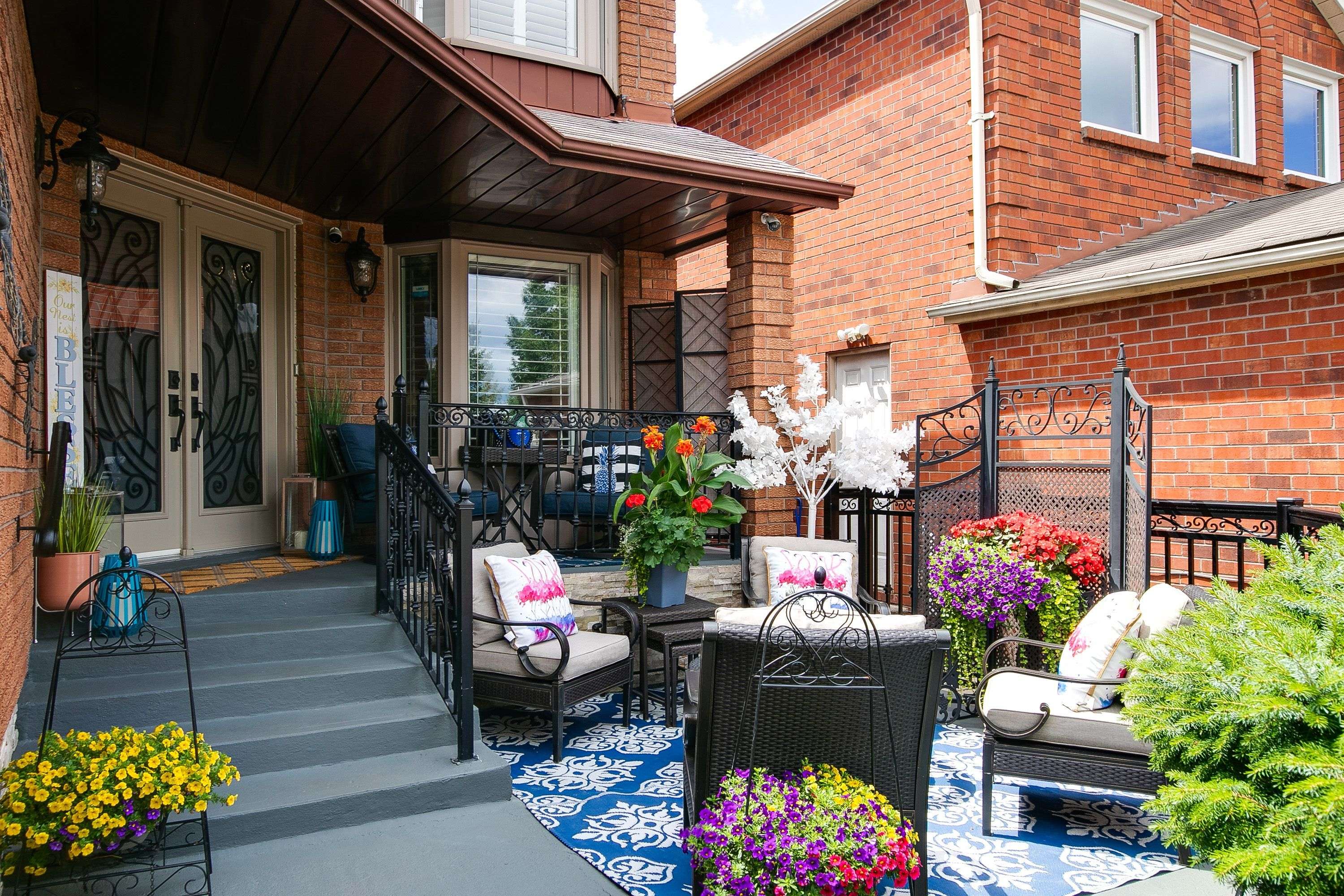 Toronto E11, ON M4G 3C1,77 Morningview TRL