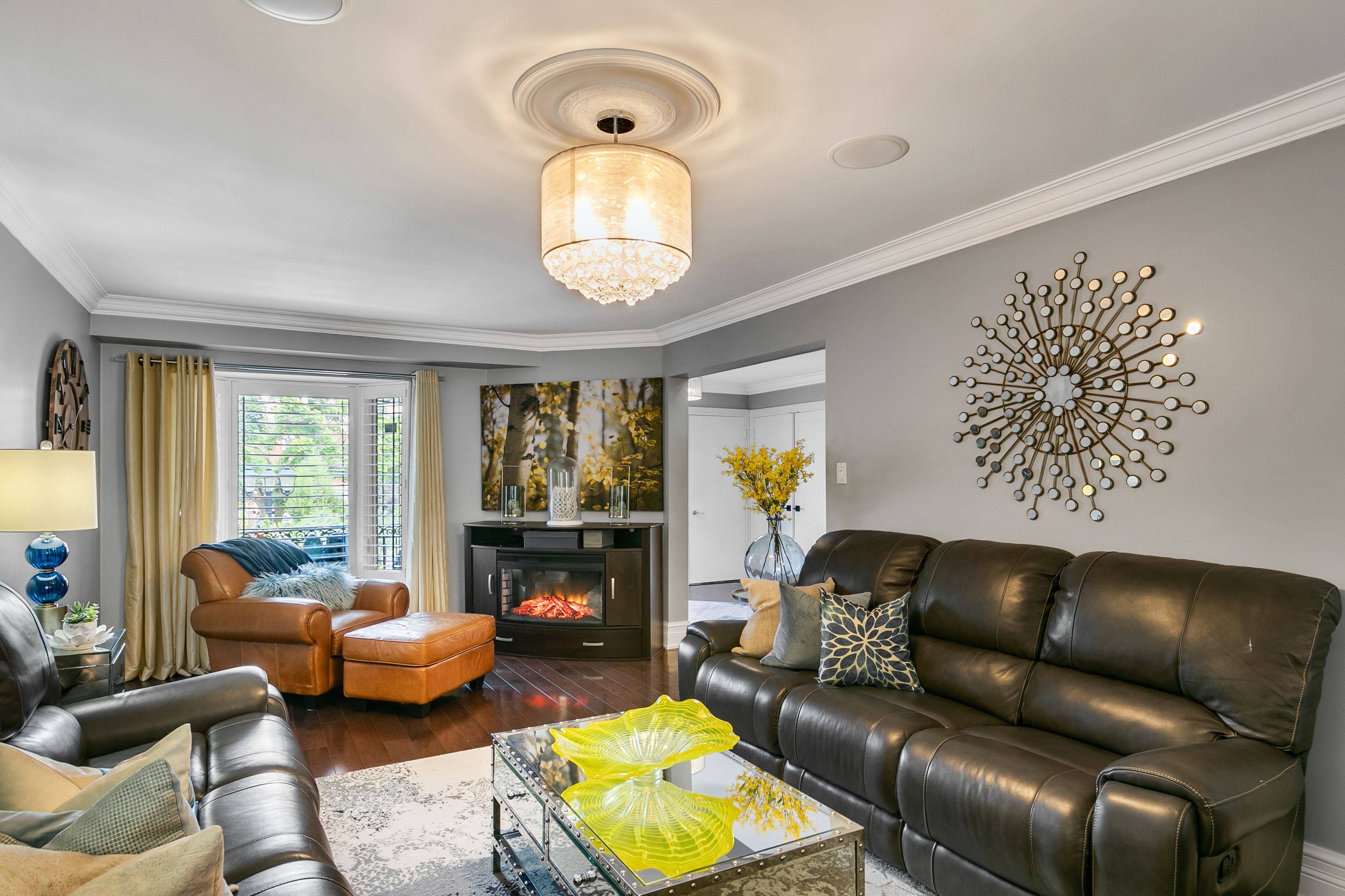 Toronto E11, ON M4G 3C1,77 Morningview TRL