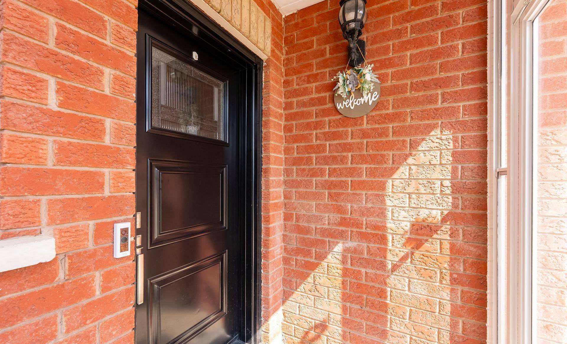 Brampton, ON L6Y 5C7,23 Mosley CRES