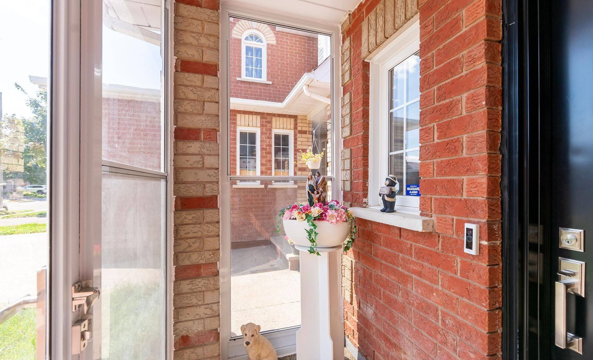 Brampton, ON L6Y 5C7,23 Mosley CRES