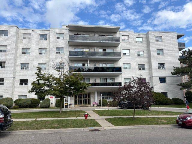 Mississauga, ON L5A 2H9,3151 Jaguar Valley DR #202
