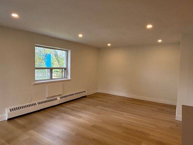 Mississauga, ON L5A 2H9,3151 Jaguar Valley DR #202