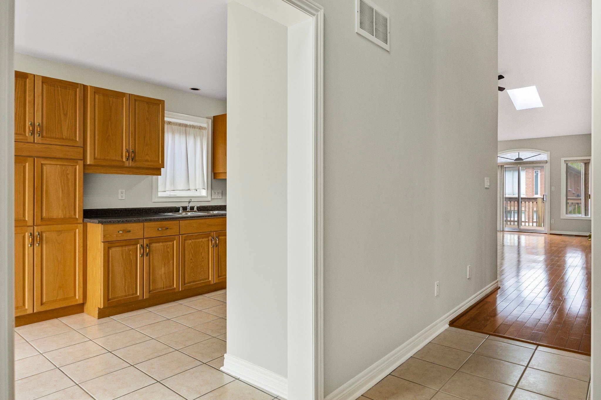 New Tecumseth, ON L9R 2C1,8 Malibu MNR W #9