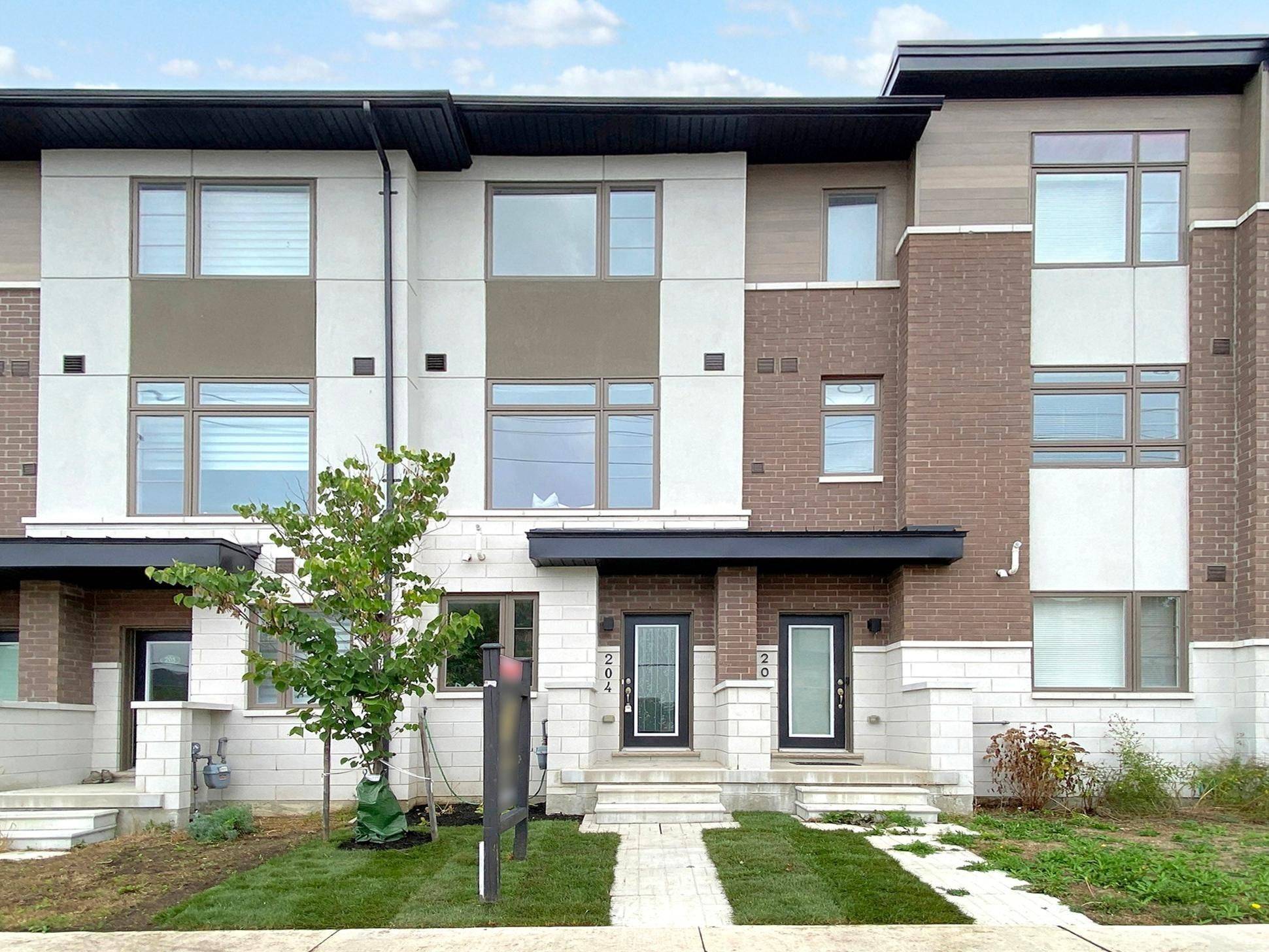 Pickering, ON L1V 0G6,250 Finch AVE #204