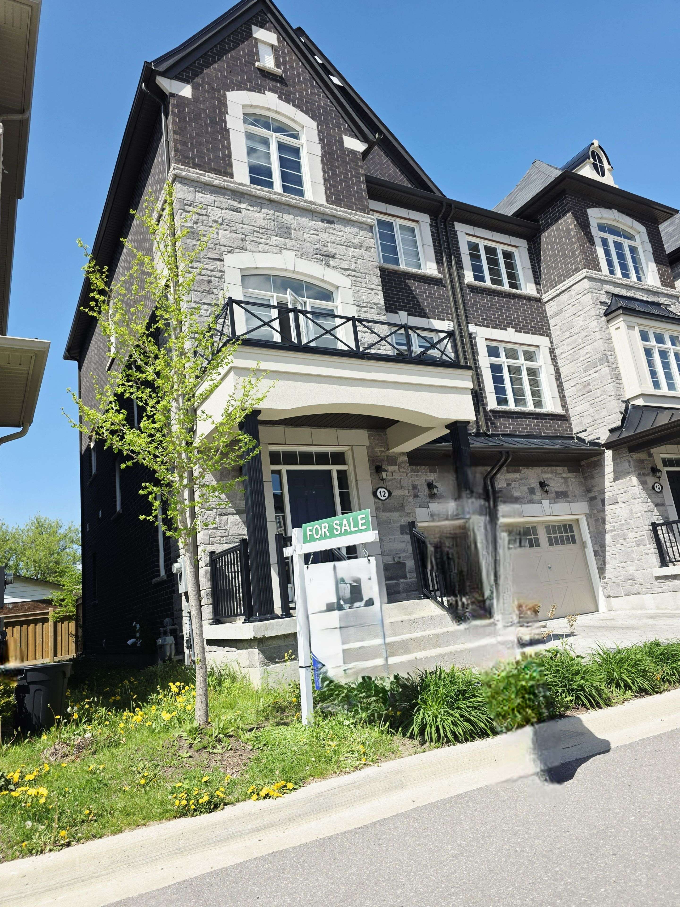 Richmond Hill, ON L4E 1H3,12 Globemaster LN