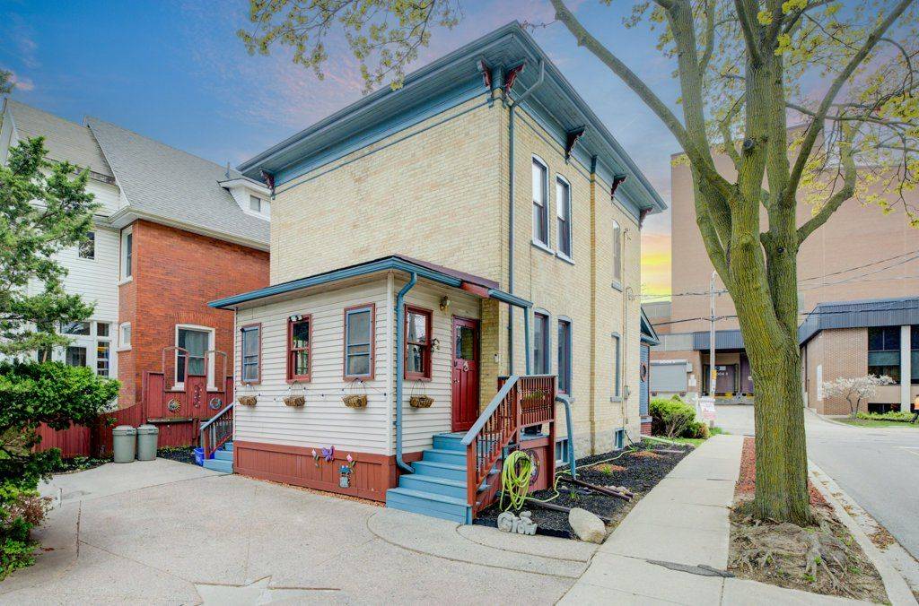 Kitchener, ON N2H 1L4,32 Ellen ST E