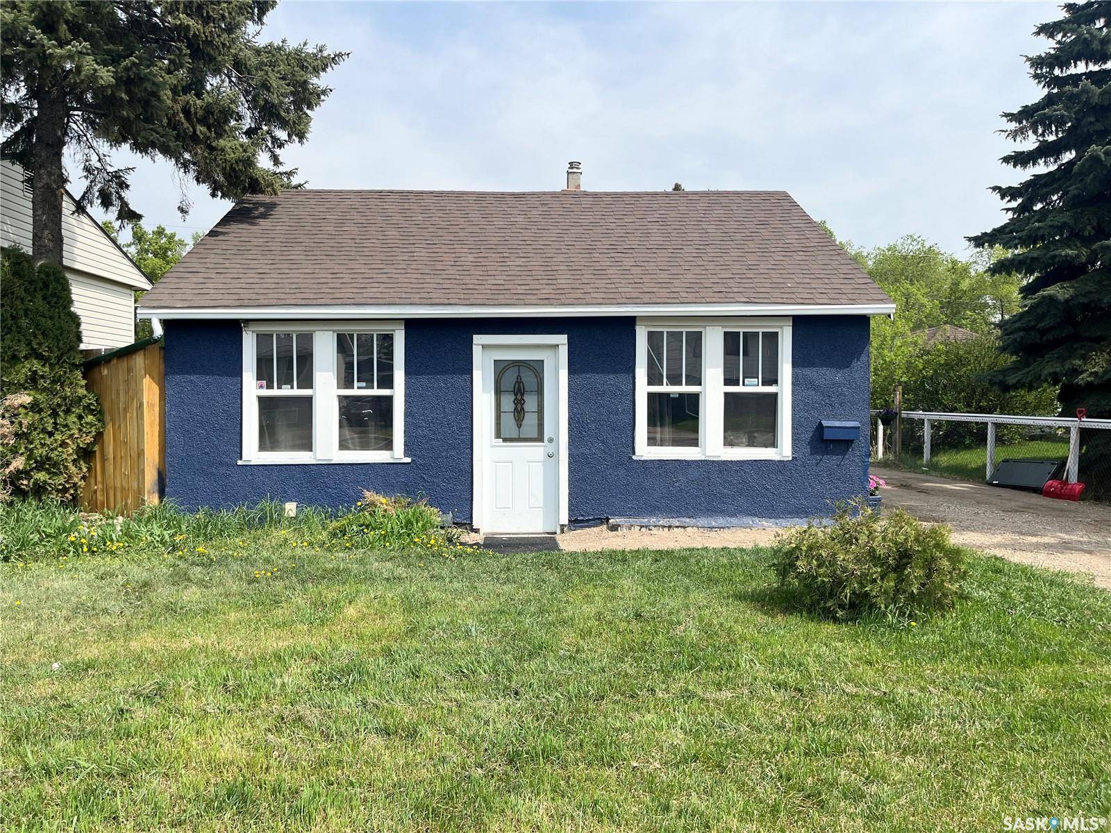 North Battleford, SK S9A 2L3,1072 110th STREET