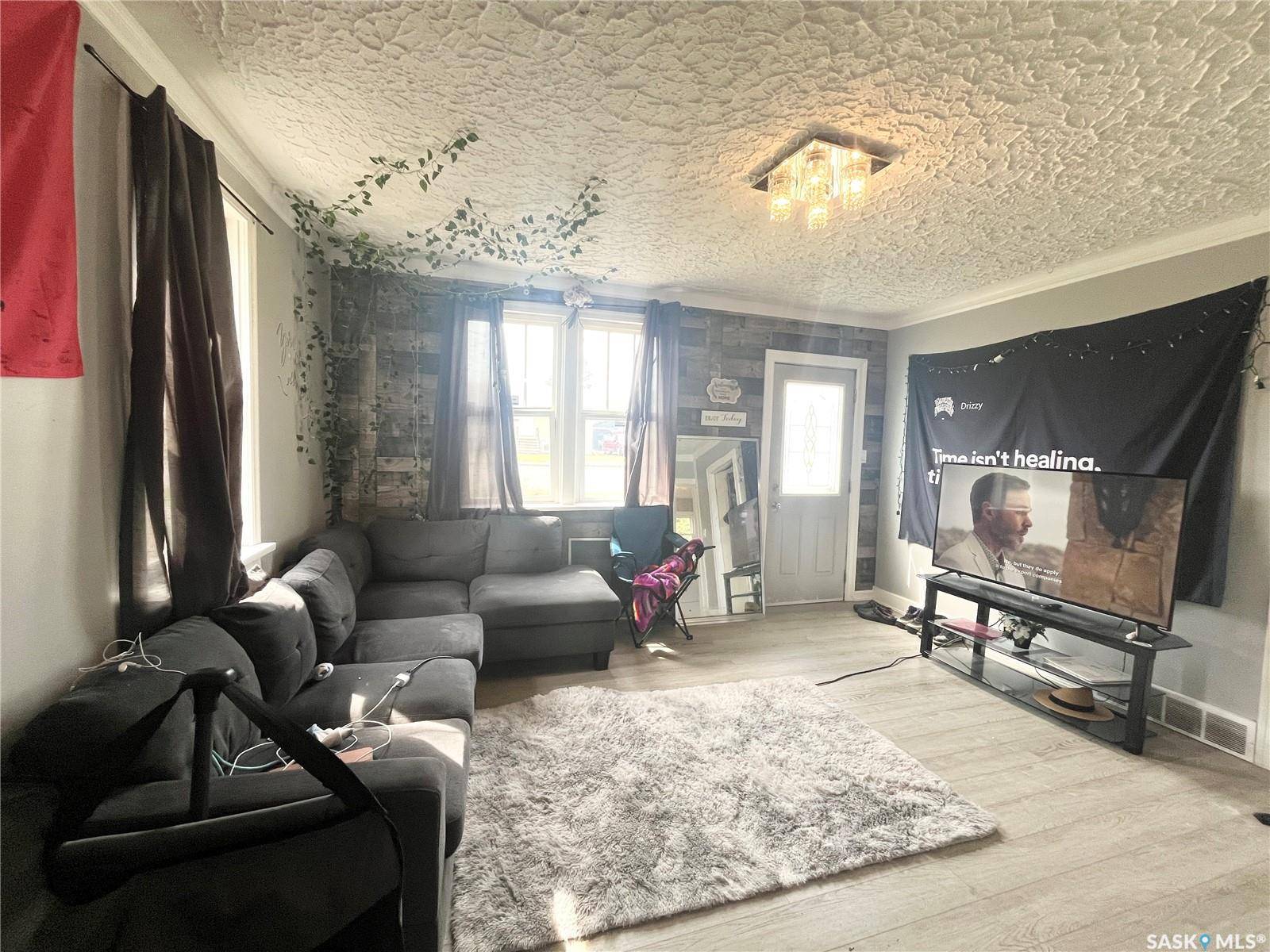 North Battleford, SK S9A 2L3,1072 110th STREET