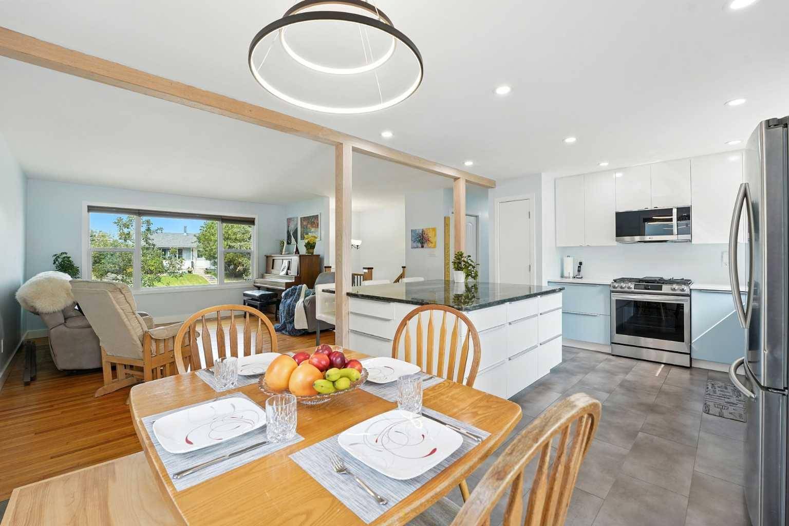 Calgary, AB T2K 4V5,1454 Hunterbrook RD NW