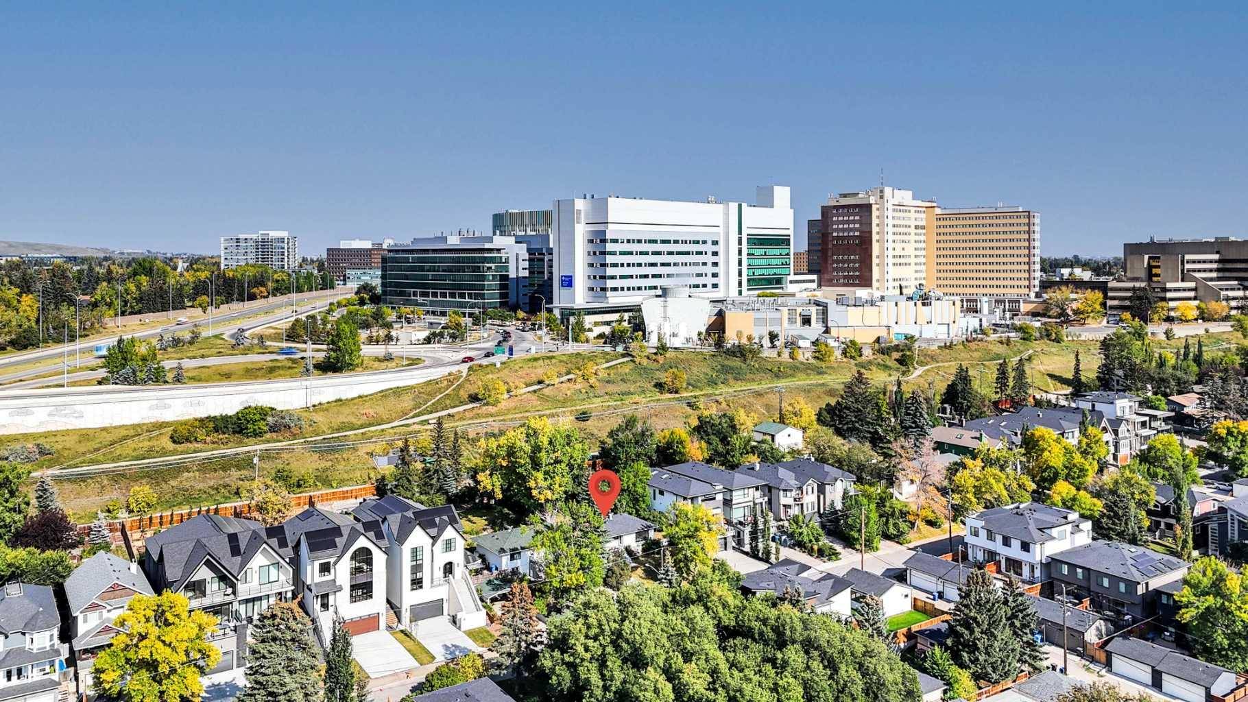 Calgary, AB T2N1E1,3652 8 AVE NW