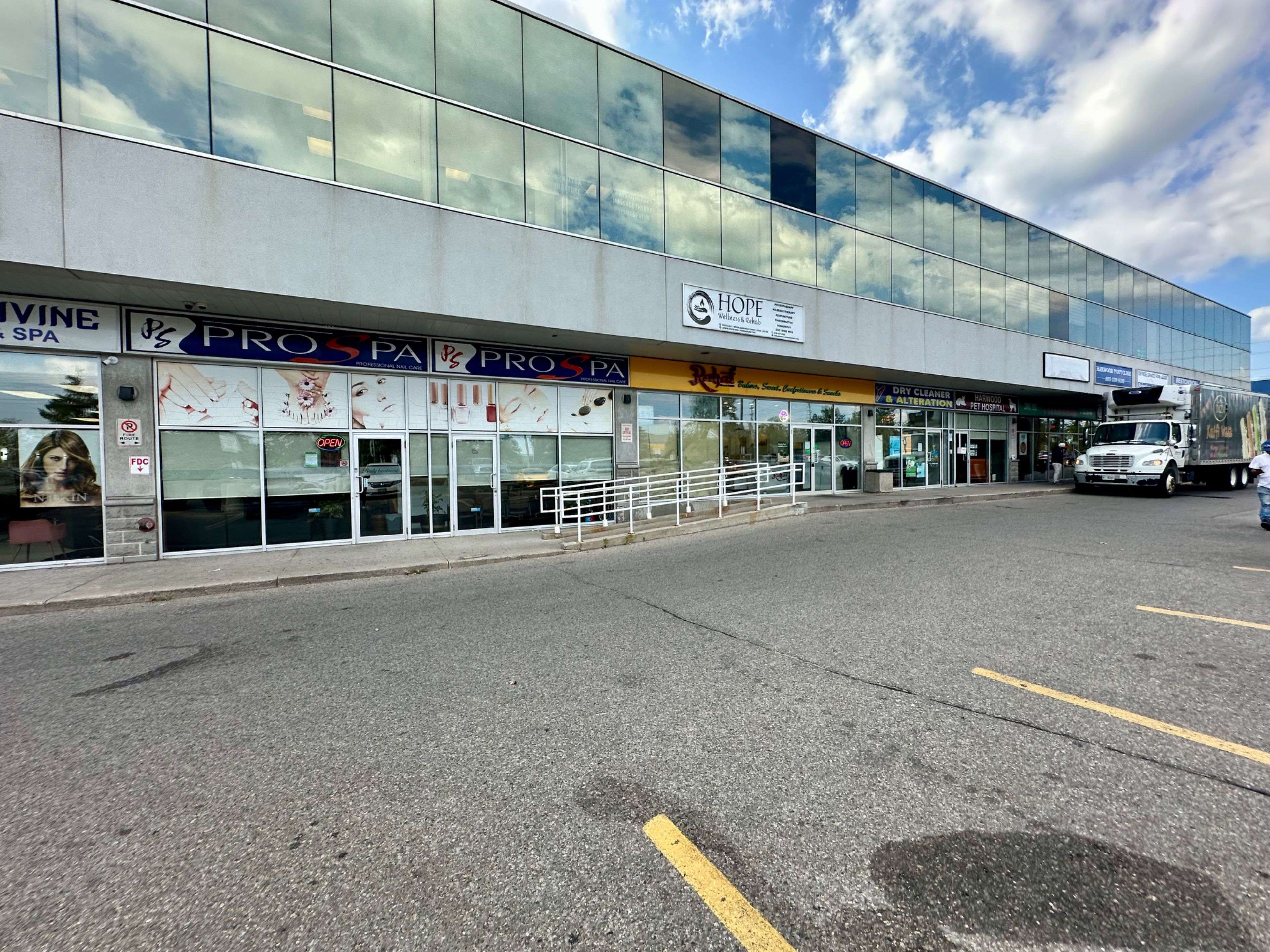 Ajax, ON L1Z 1Z2,1 Rossland RD #14B