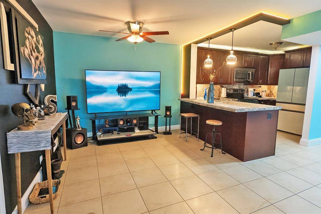 Oakland Park, FL 33309,3007 N Oakland Forest Dr #107
