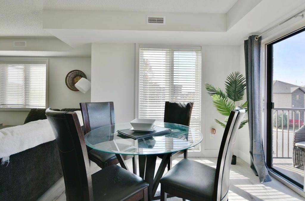 Barrie, ON L9J 0G8,25 Madelaine DR #5