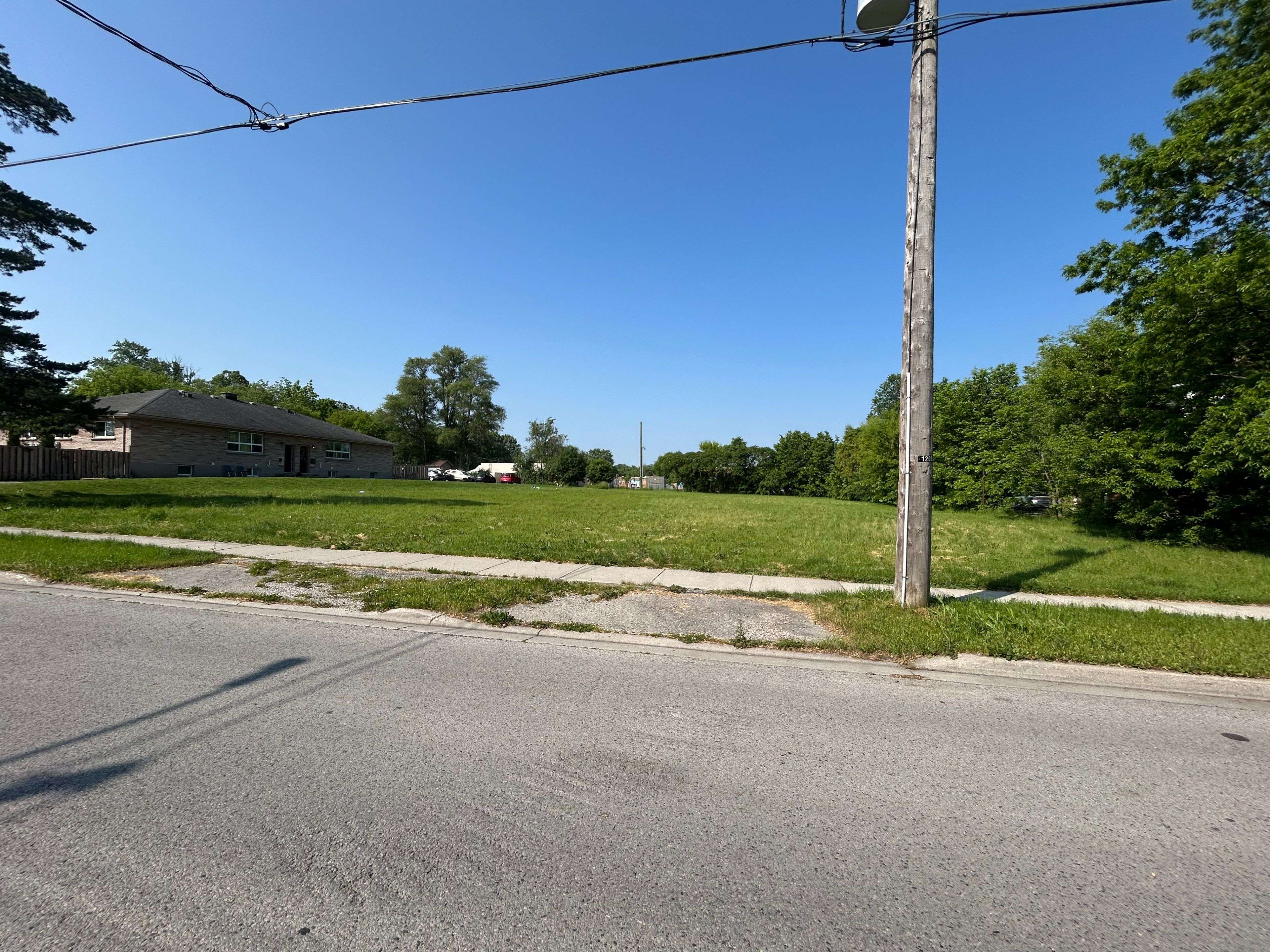 London South, ON N7J 3G5,225 Greenwood AVE