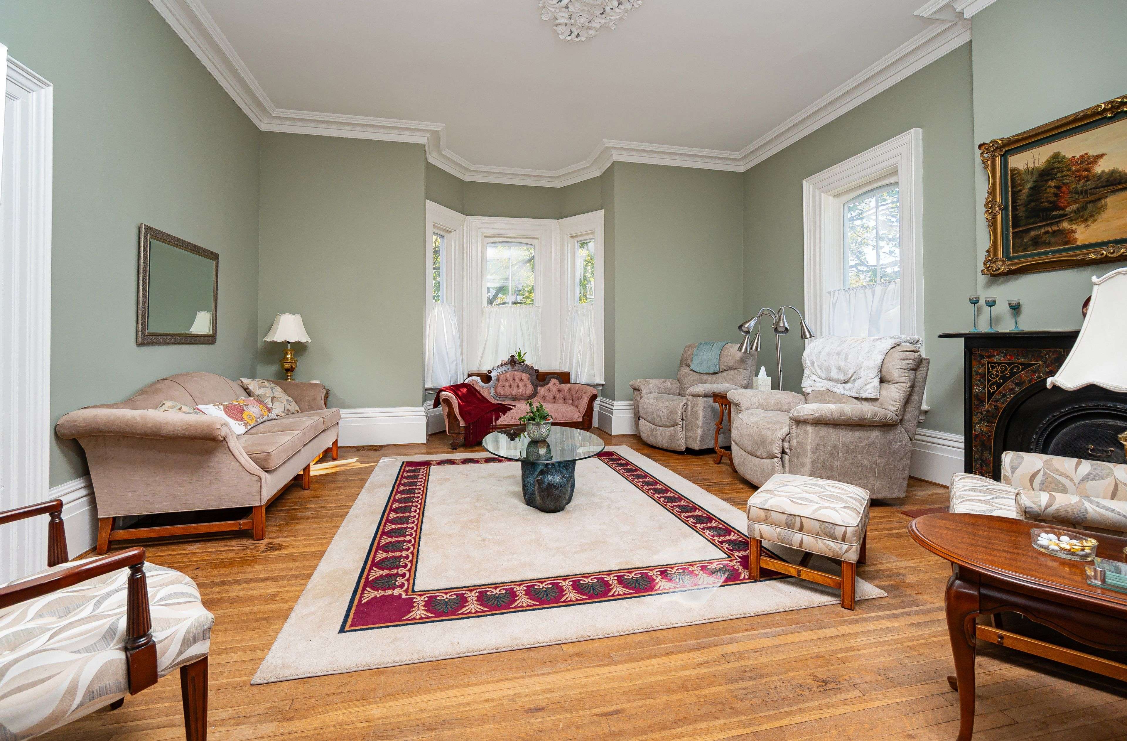 Markham, ON L3P 1Y3,172 Main ST N