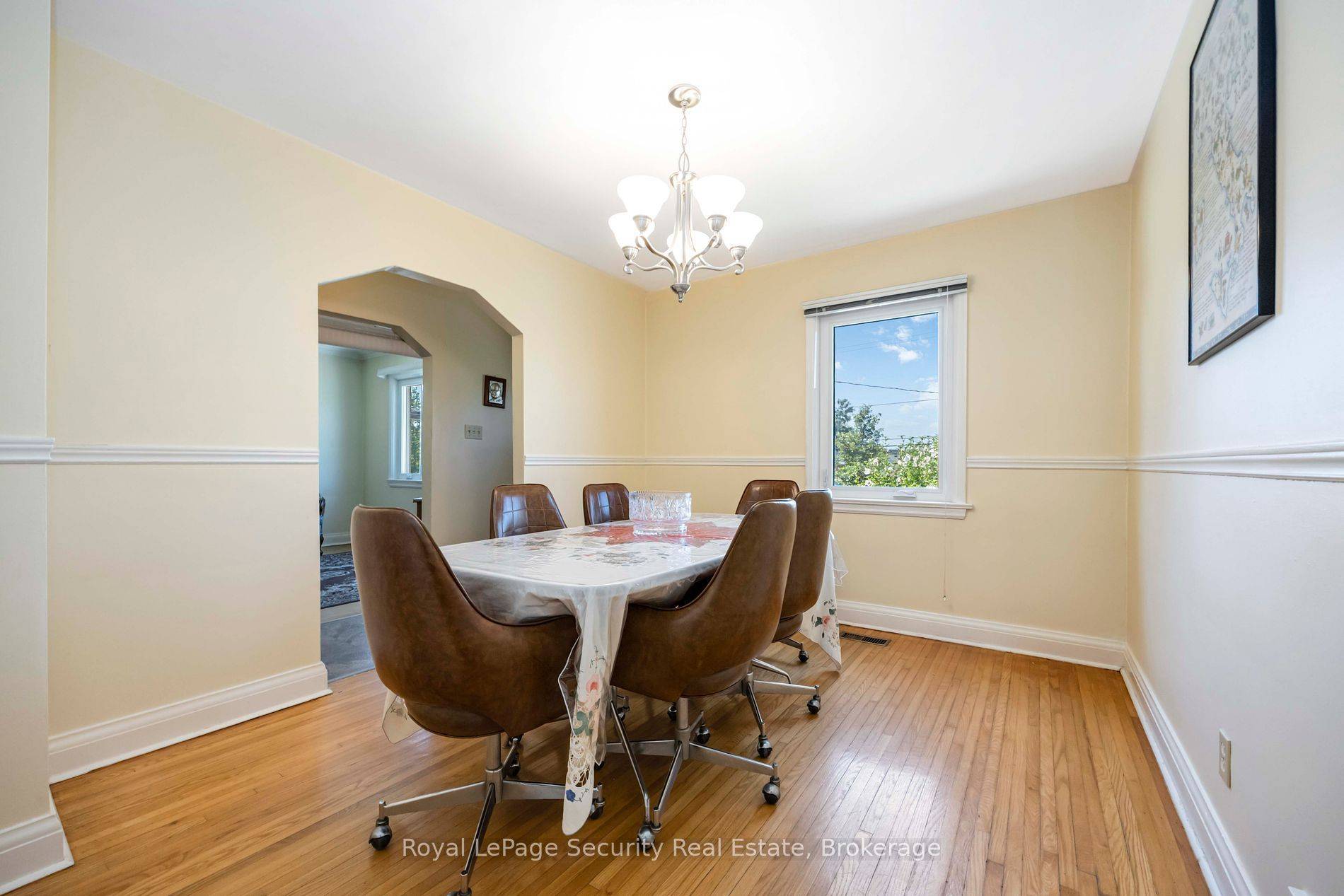 Toronto W04, ON M6L 1W8,405 Rustic RD