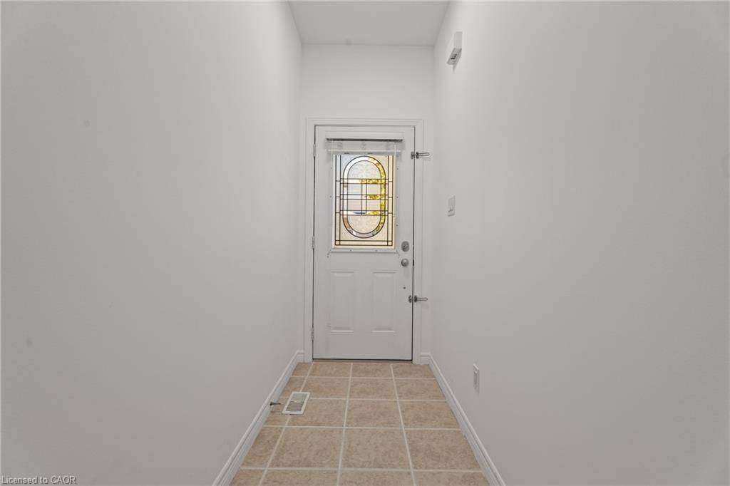 Hamilton, ON L9B 0A4,68 Hallmark TRL E #39