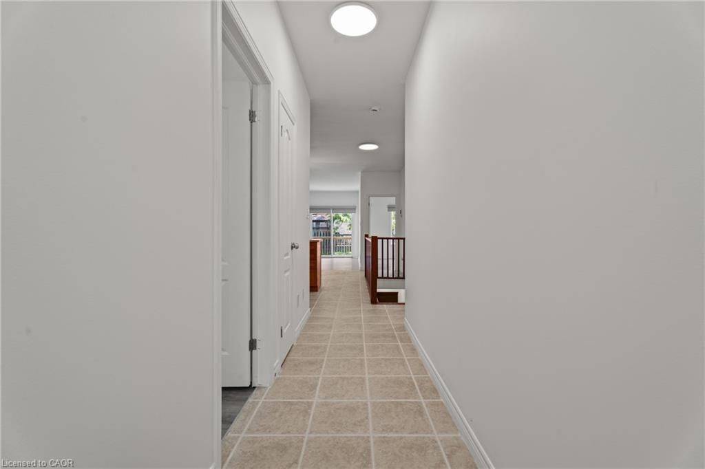 Hamilton, ON L9B 0A4,68 Hallmark TRL E #39