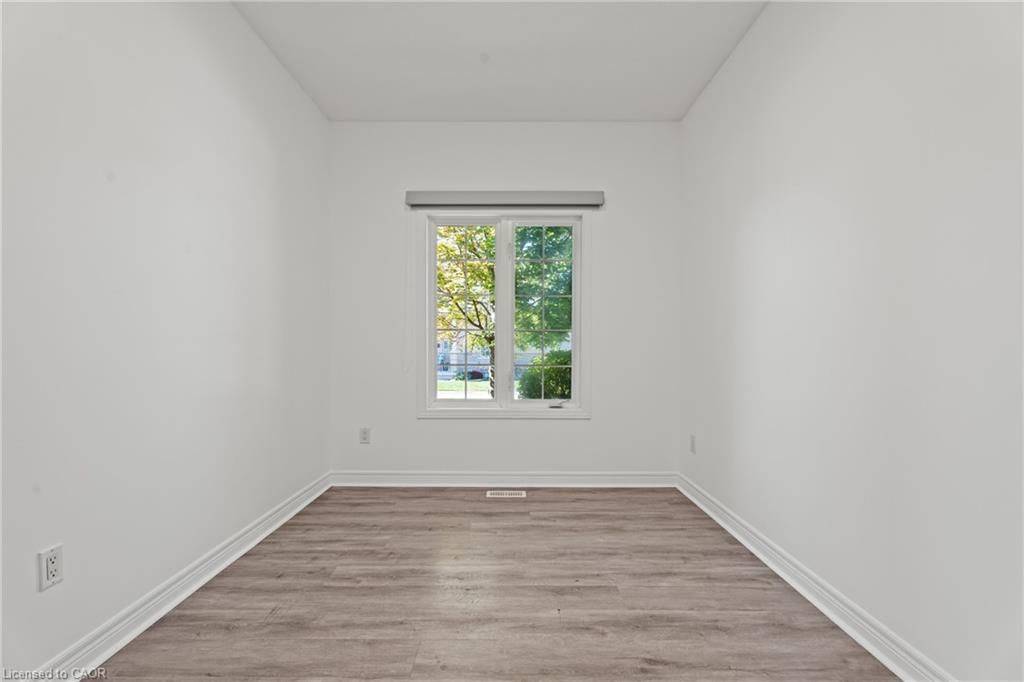 Hamilton, ON L9B 0A4,68 Hallmark TRL E #39