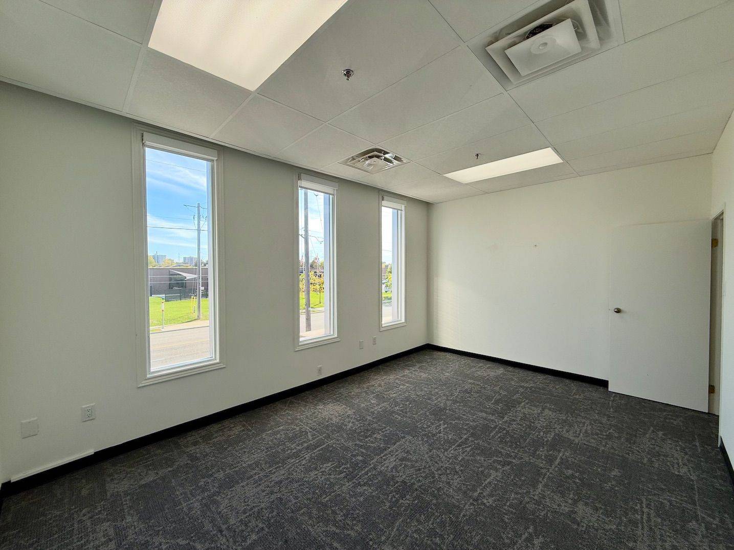 Toronto W05, ON M3N 1X3,120 Norfinch DR #35