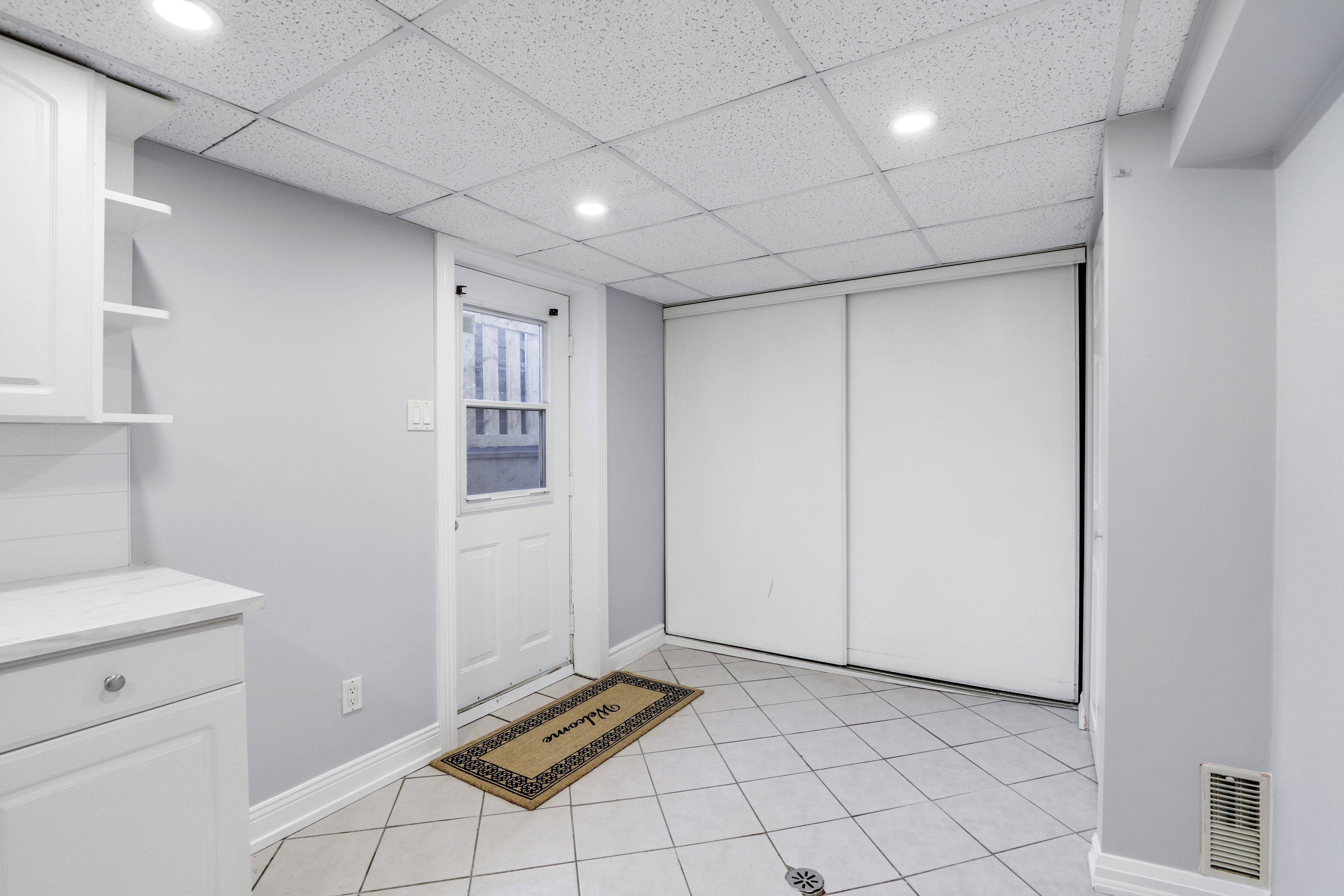 New Edinburgh - Lindenlea, ON K1L 5S6,29 Marier AVE #B