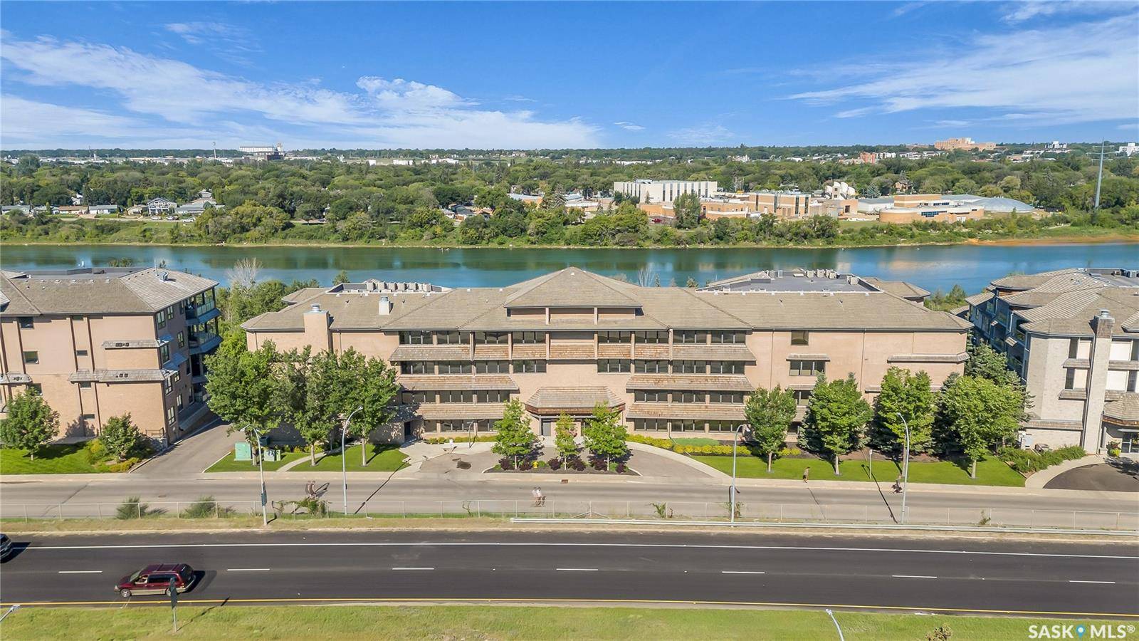 Saskatoon, SK S7M 0A5,623 Saskatchewan CRESCENT W #135