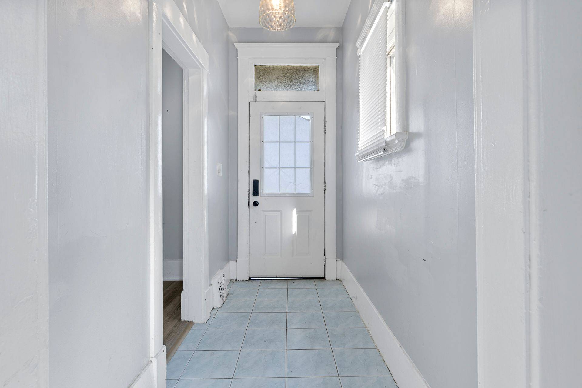 London East, ON N5Z 1T1,633 Hamilton RD