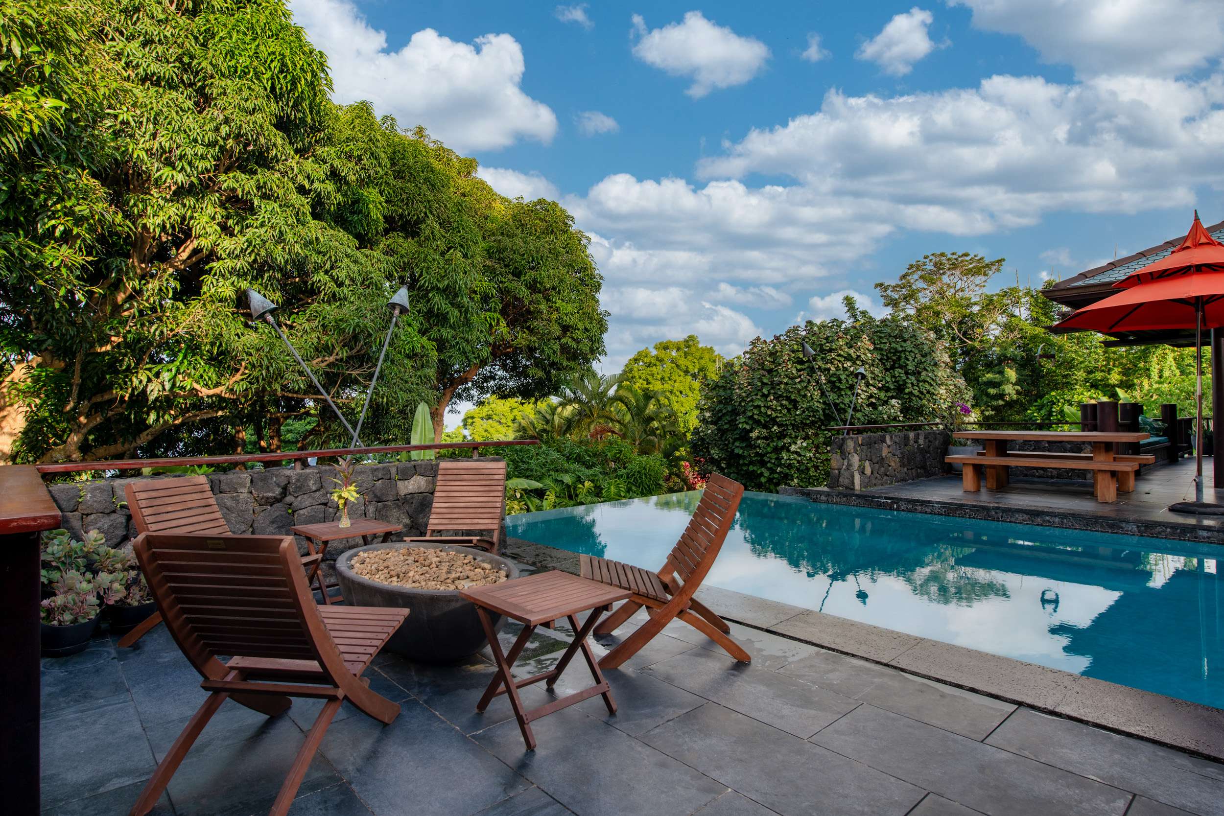 Kailua-kona, HI 96740,76-874 IO KUALUA PL