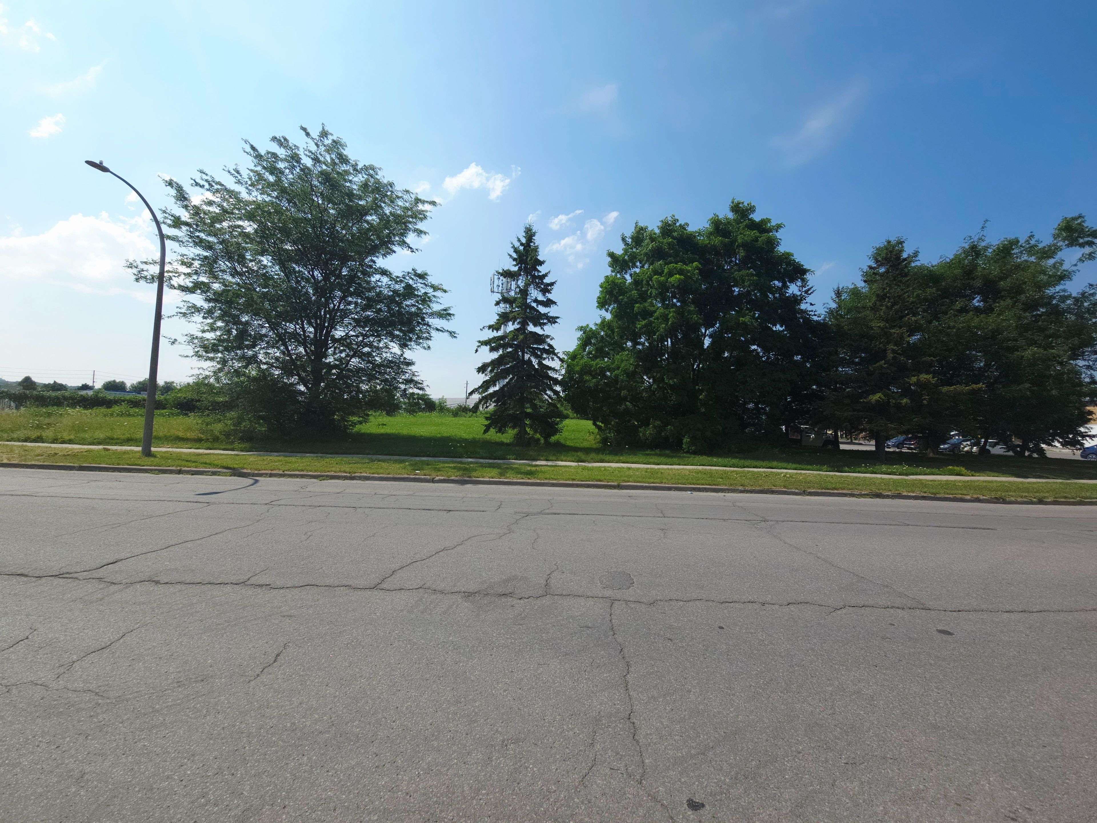 Beacon Hill North - South And Area, ON K1J 1J5,5351 Canotek RD