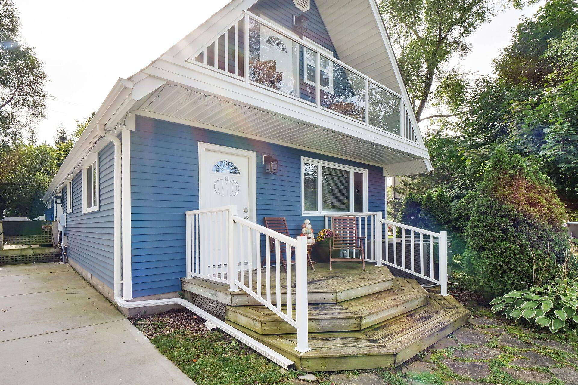 Bluewater, ON N0M 1N0,71236 Sandra ST