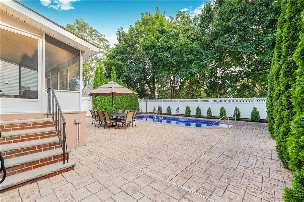 Staten  Island, NY 10304,90 Alter AVE