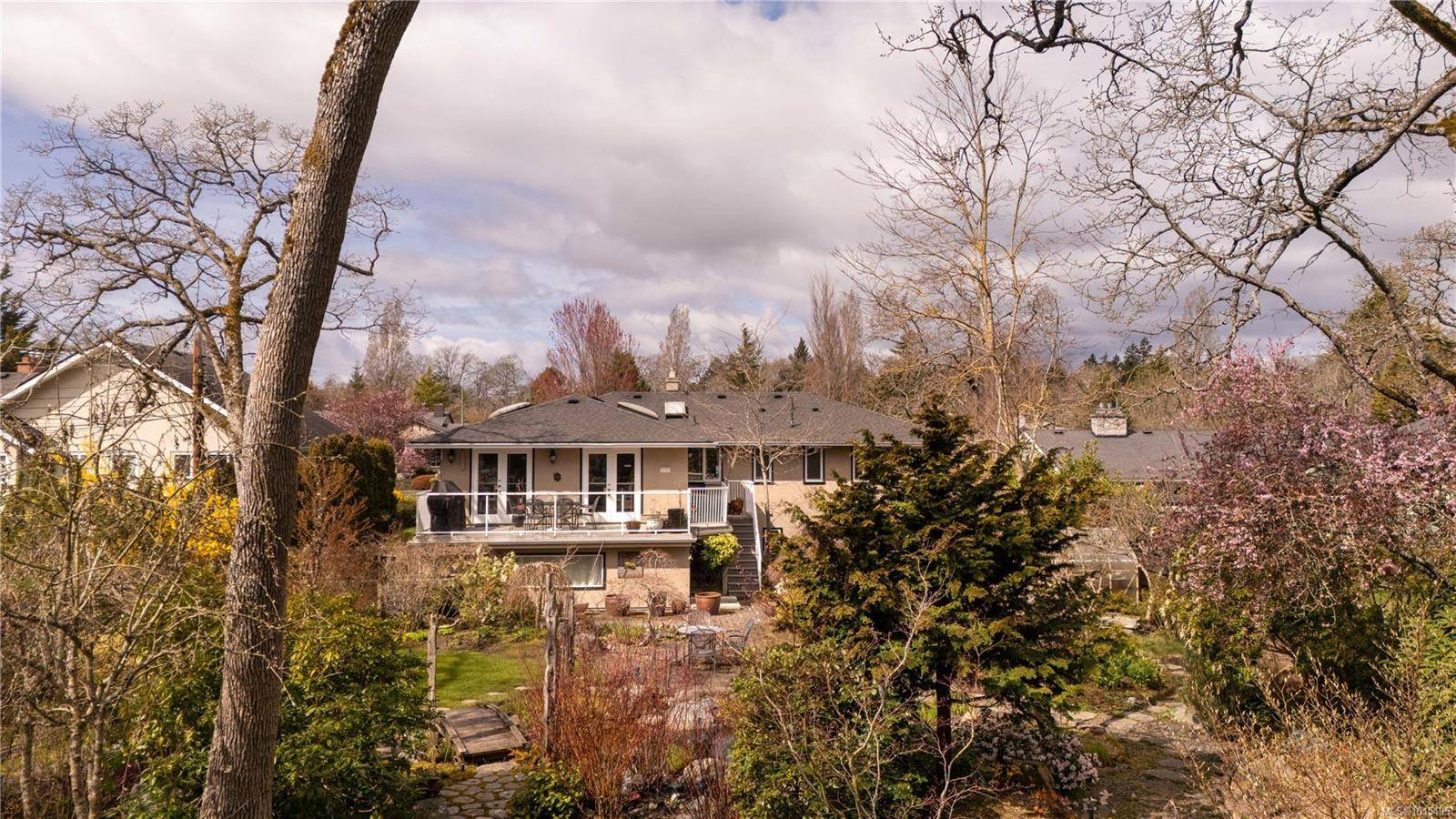 Oak Bay, BC V8P 5B8,3331 Woodburn Ave