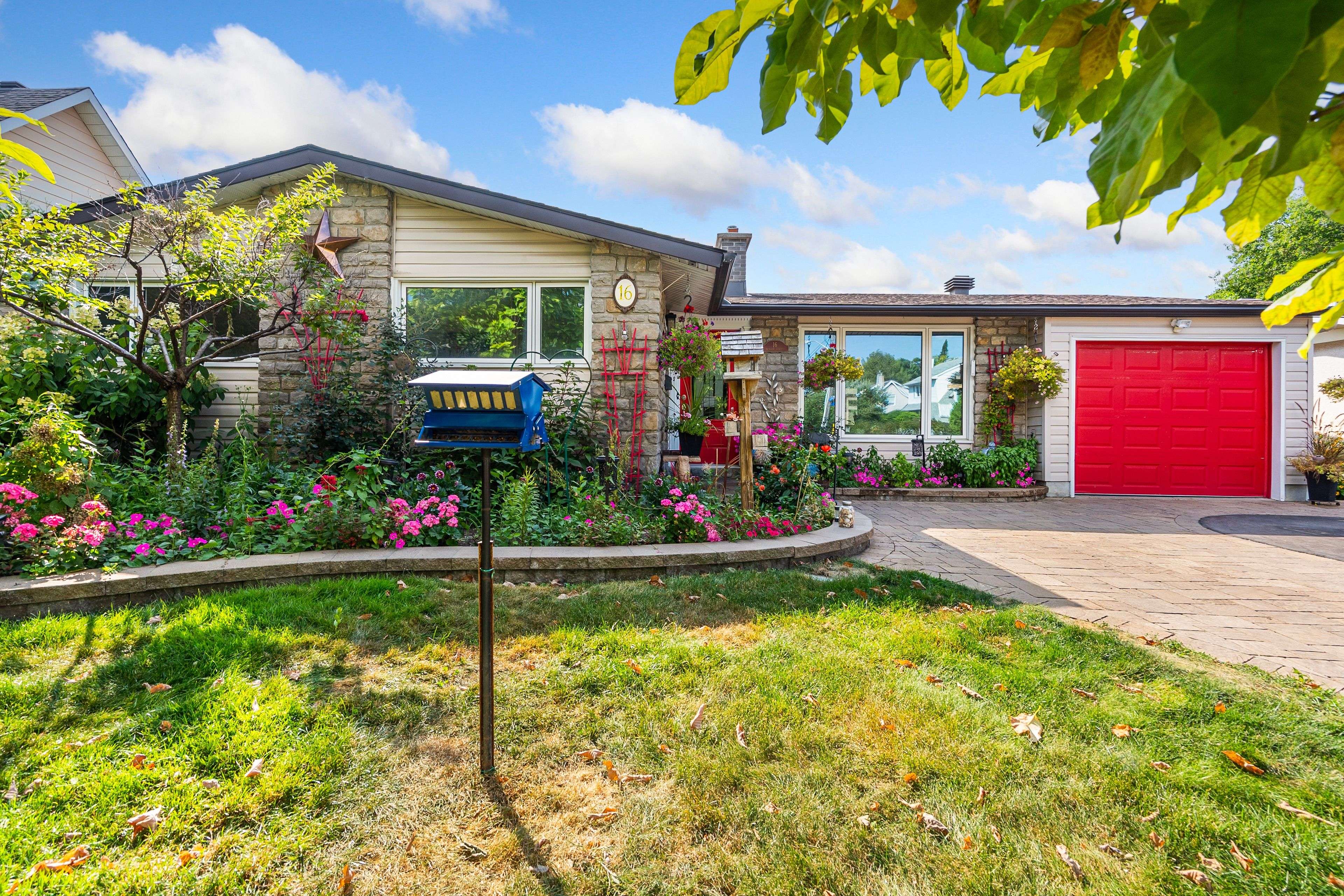 Cityview - Parkwoods Hills - Rideau Shore, ON K2E 5J5,16 Benson ST