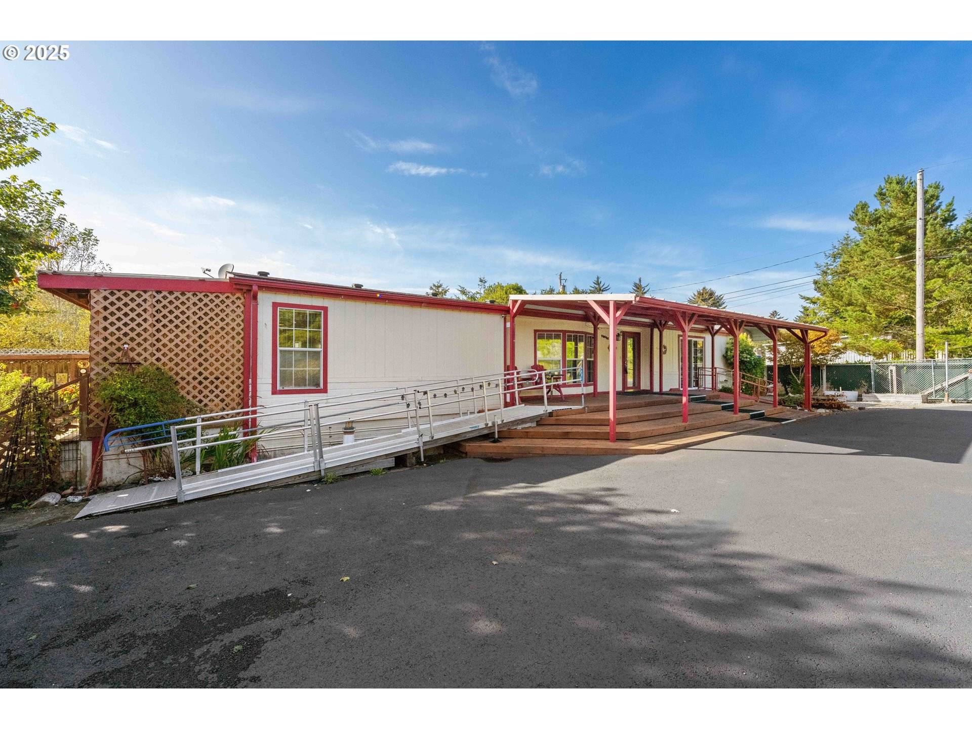 Coos Bay, OR 97420,90994 BEACON LN